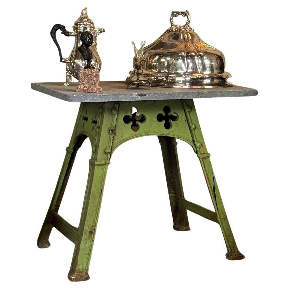 Industrieller Metalltisch im Eiffelstil, originaler grüner Anstrich, um 1900 im Angebot