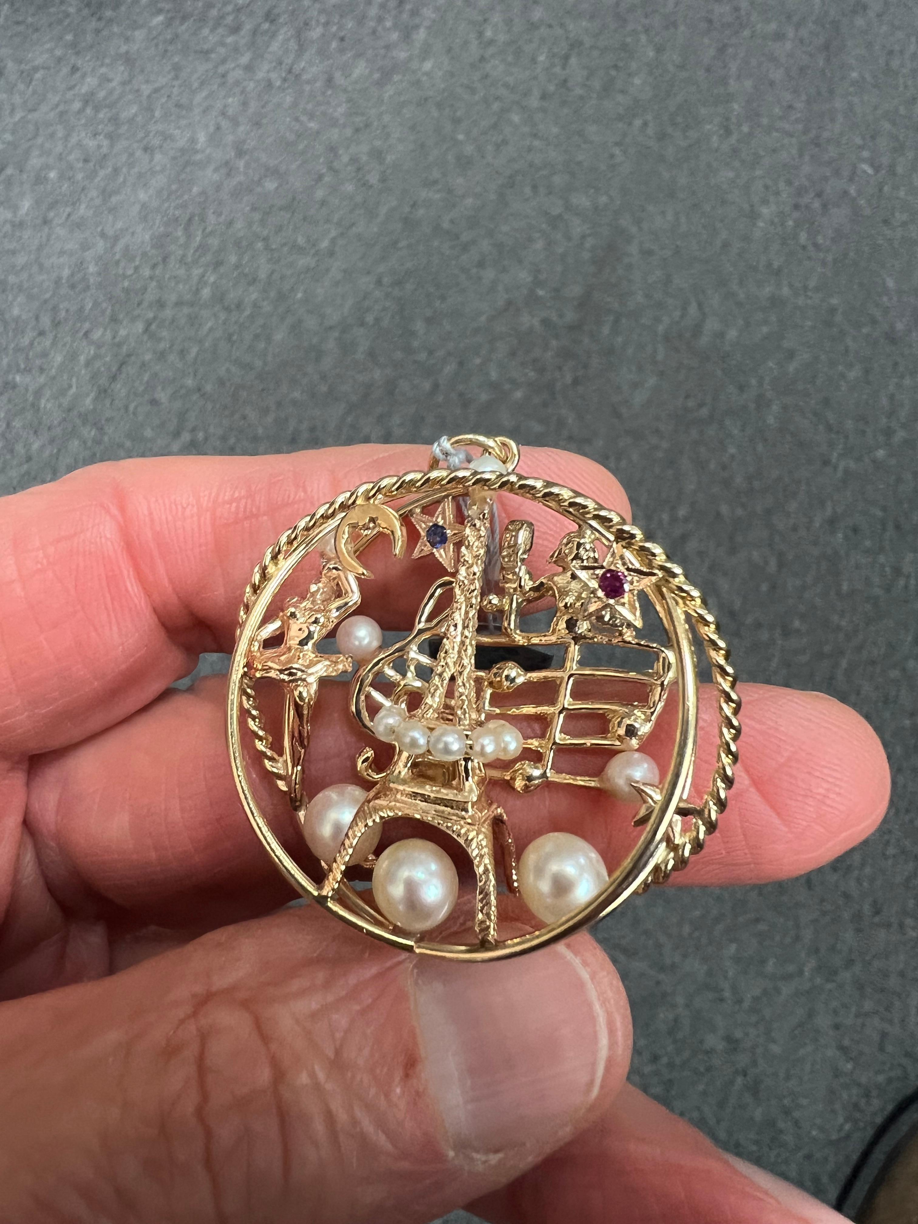 Eiffel Tower Cultured Pearls Yellow Gold Charm Pendant In Good Condition In Los Angeles, CA