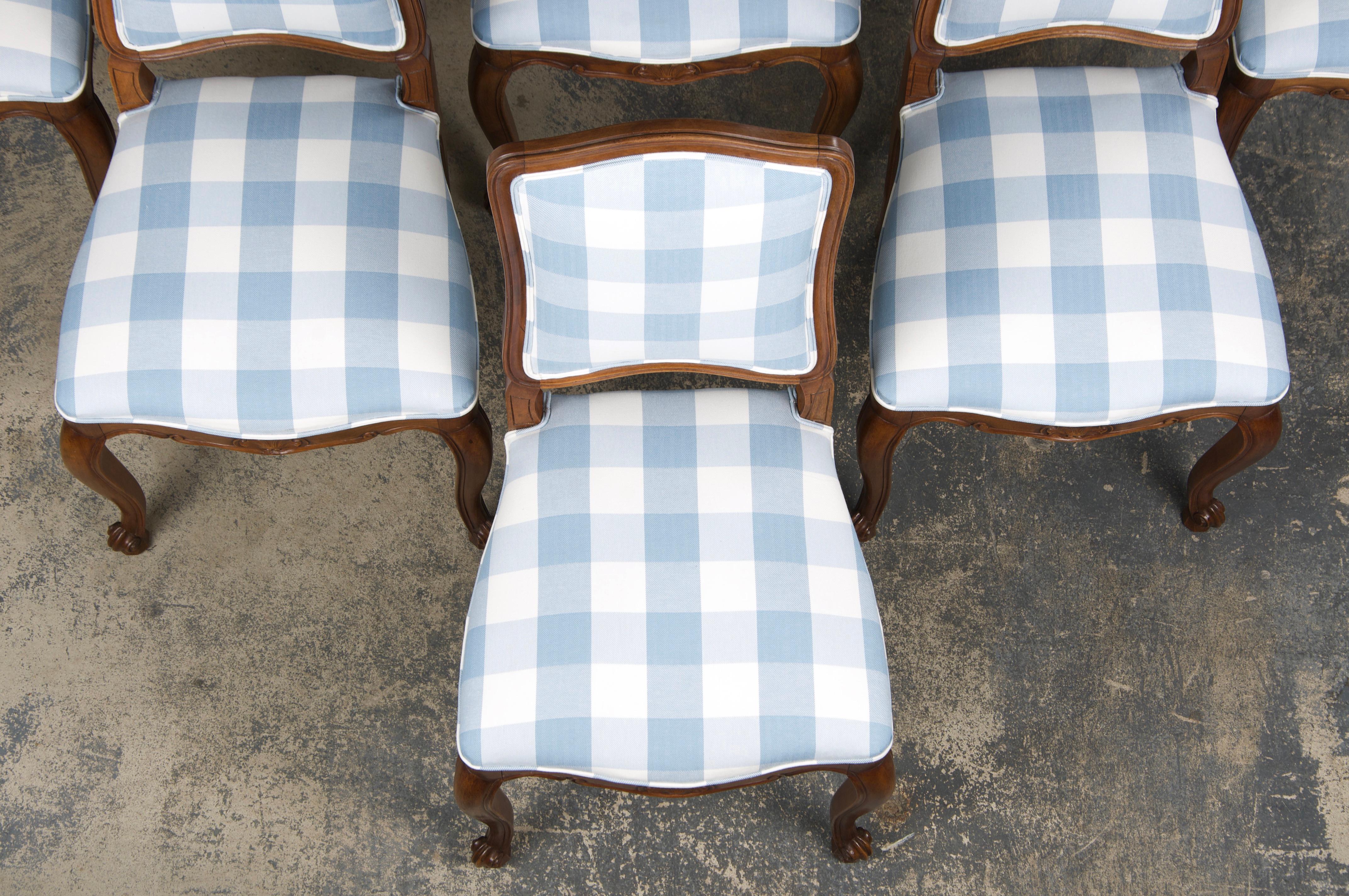 Eight 19th Century French Louis XV Walnut Dining Chairs in Light Blue Plaid In Good Condition For Sale In Astoria, NY