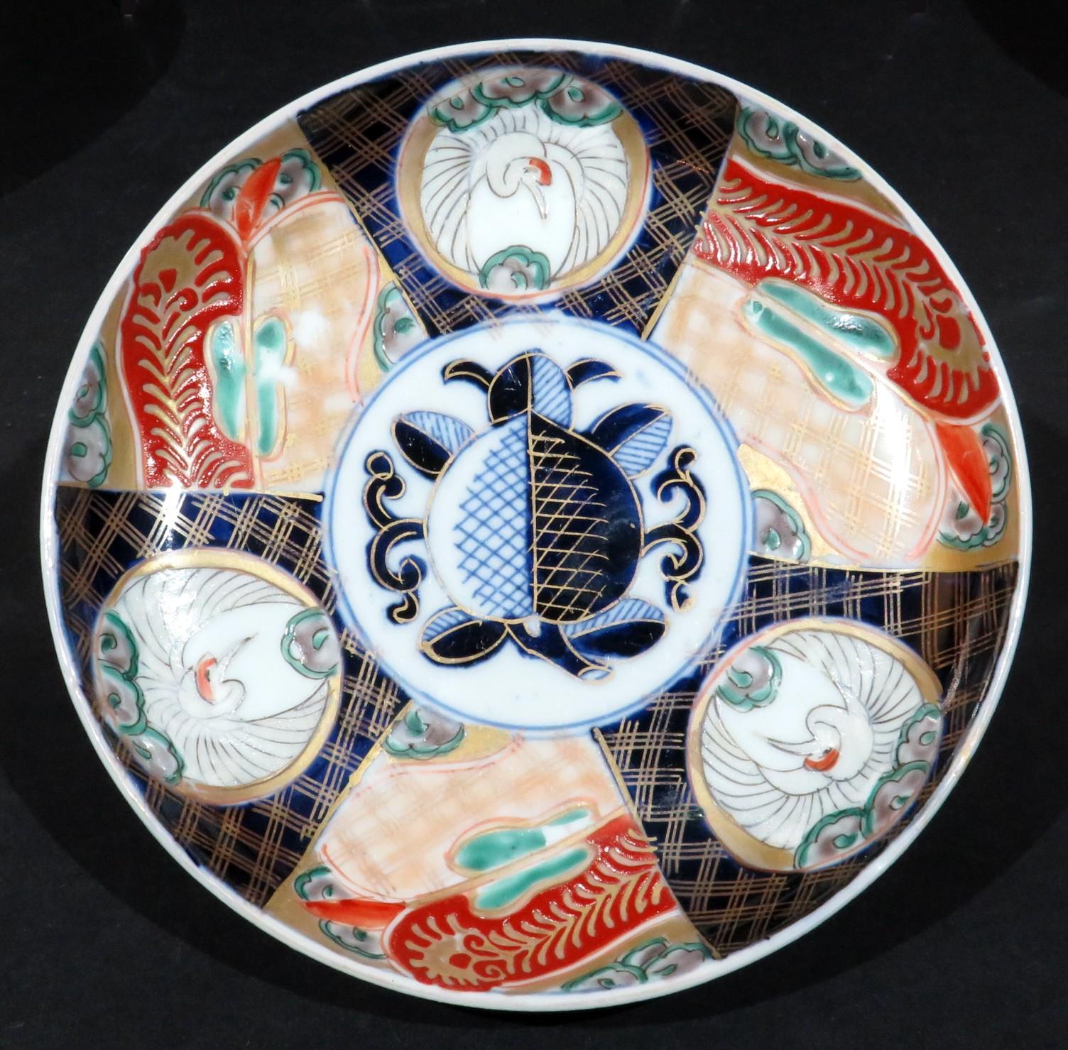 Eight 19th Century Japanese Imari Porcelain Dishes, Meiji Period (1868-1912) In Good Condition For Sale In Ottawa, Ontario