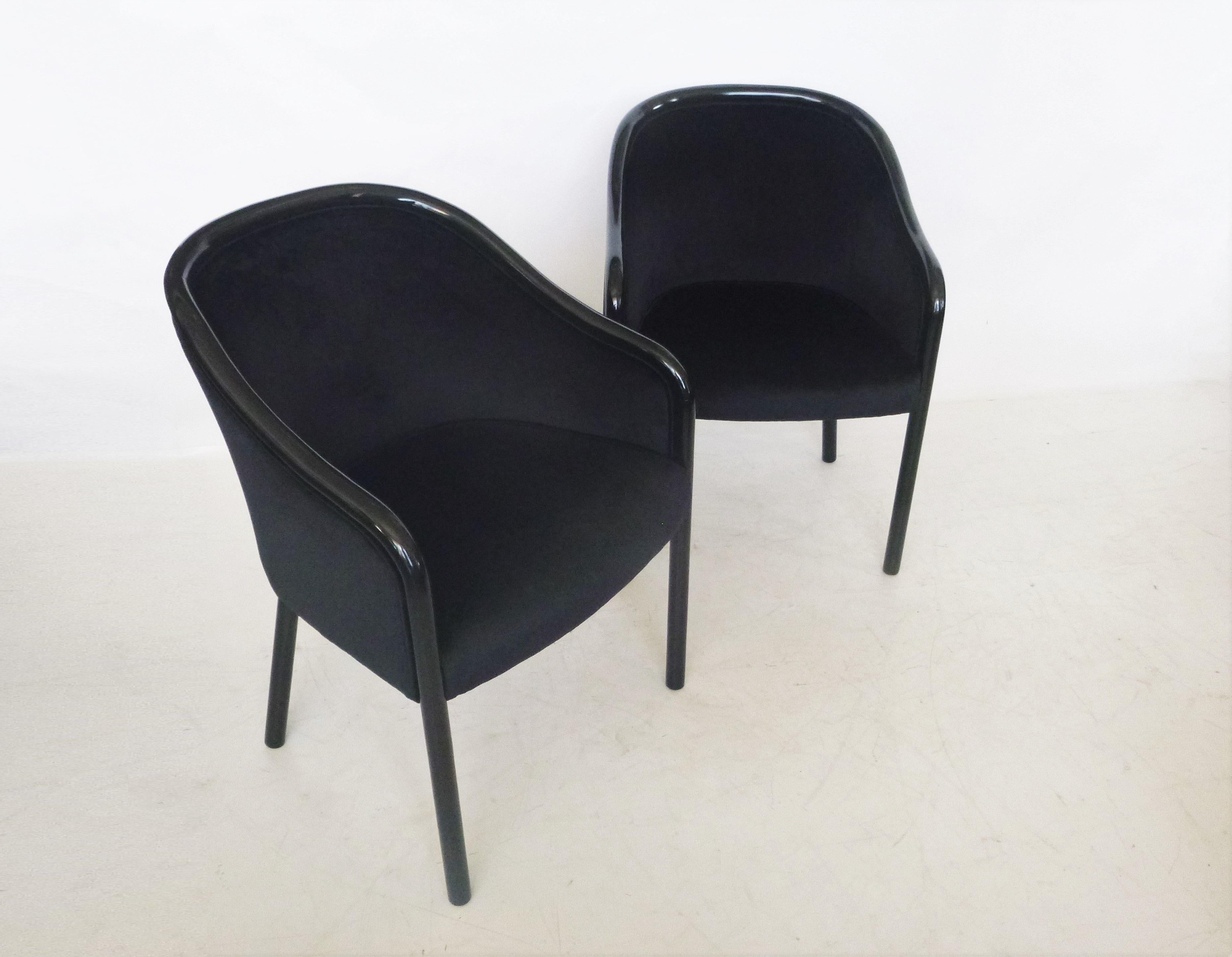 Bois Huit fauteuils noirs Ward Bennett pour Brickell Associates en vente