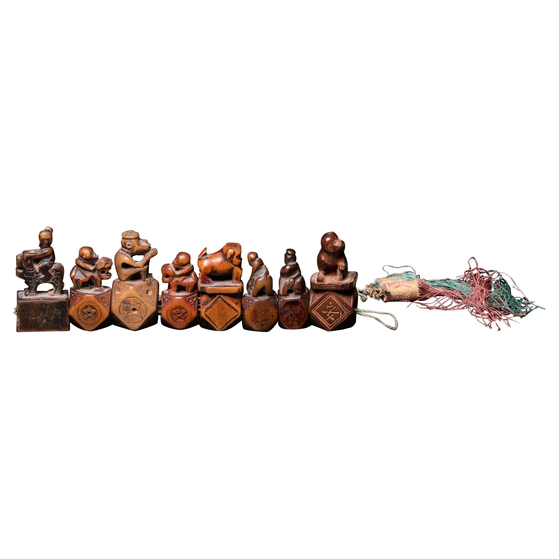 Huit porte-pipes à tabac chinois antiques sujet antrophomorphe, Curio pour fumeurs