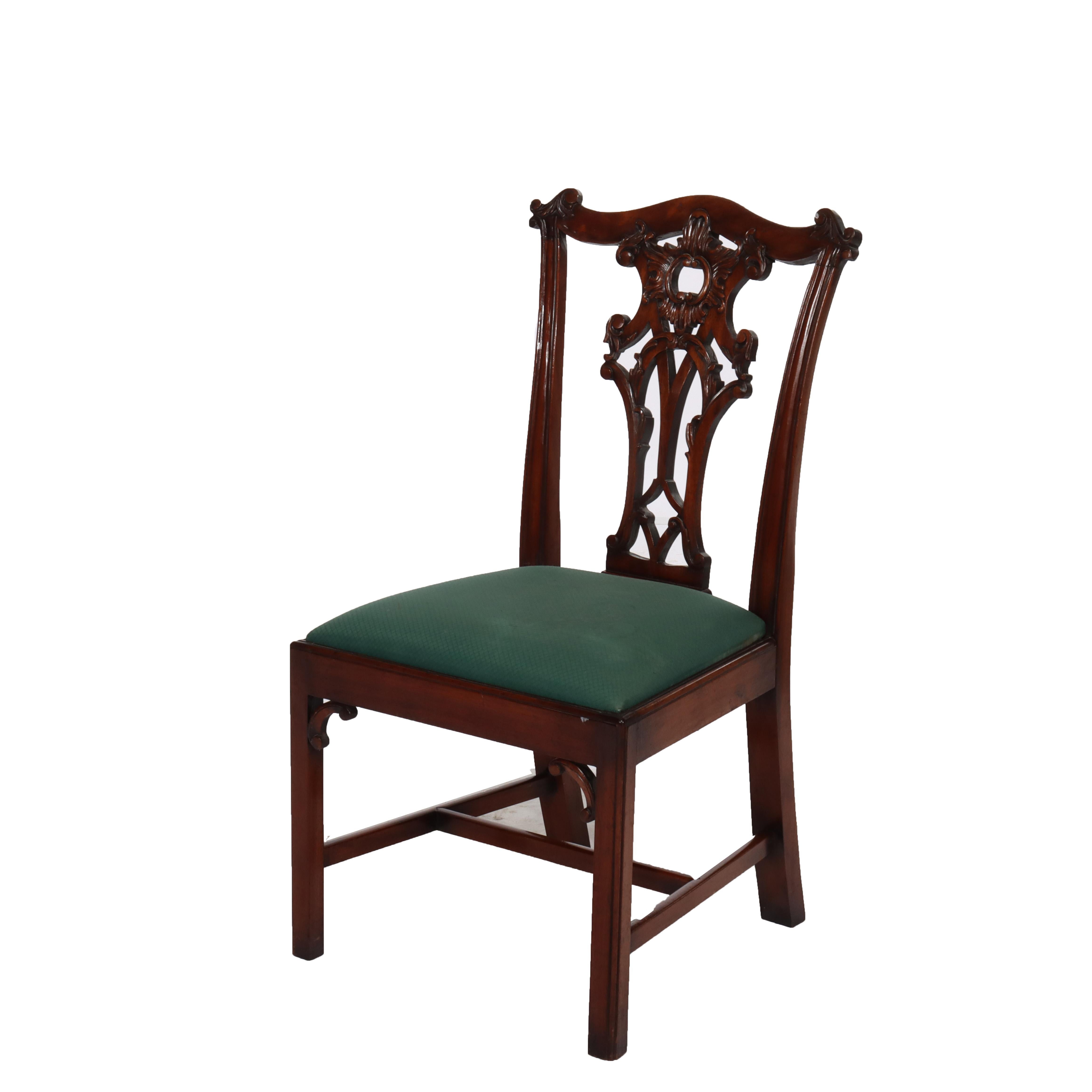 Huit chaises de salle à manger anciennes en acajou sculpté de Chippendale à dossier en ruban en vente 5