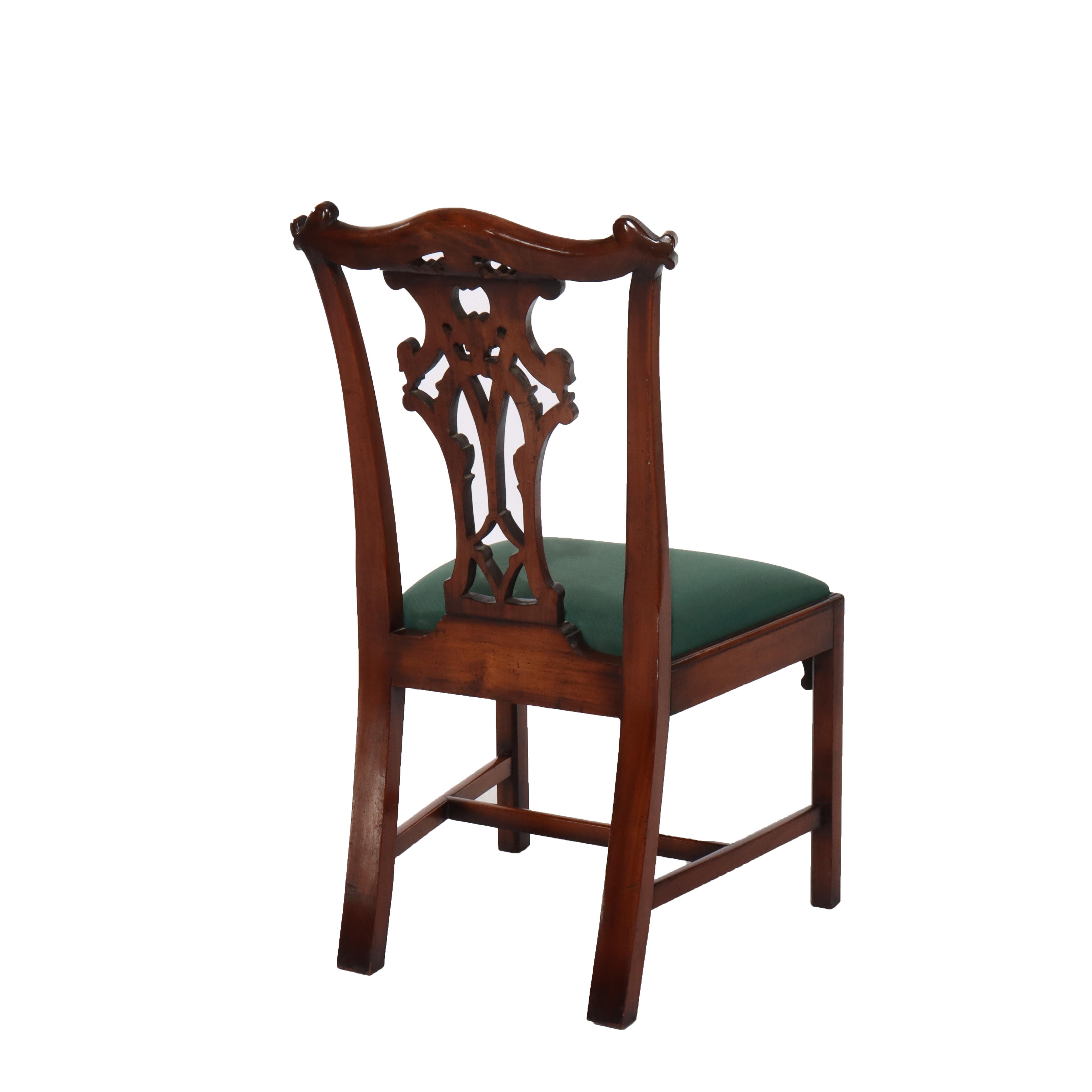 Huit chaises de salle à manger anciennes en acajou sculpté de Chippendale à dossier en ruban en vente 8
