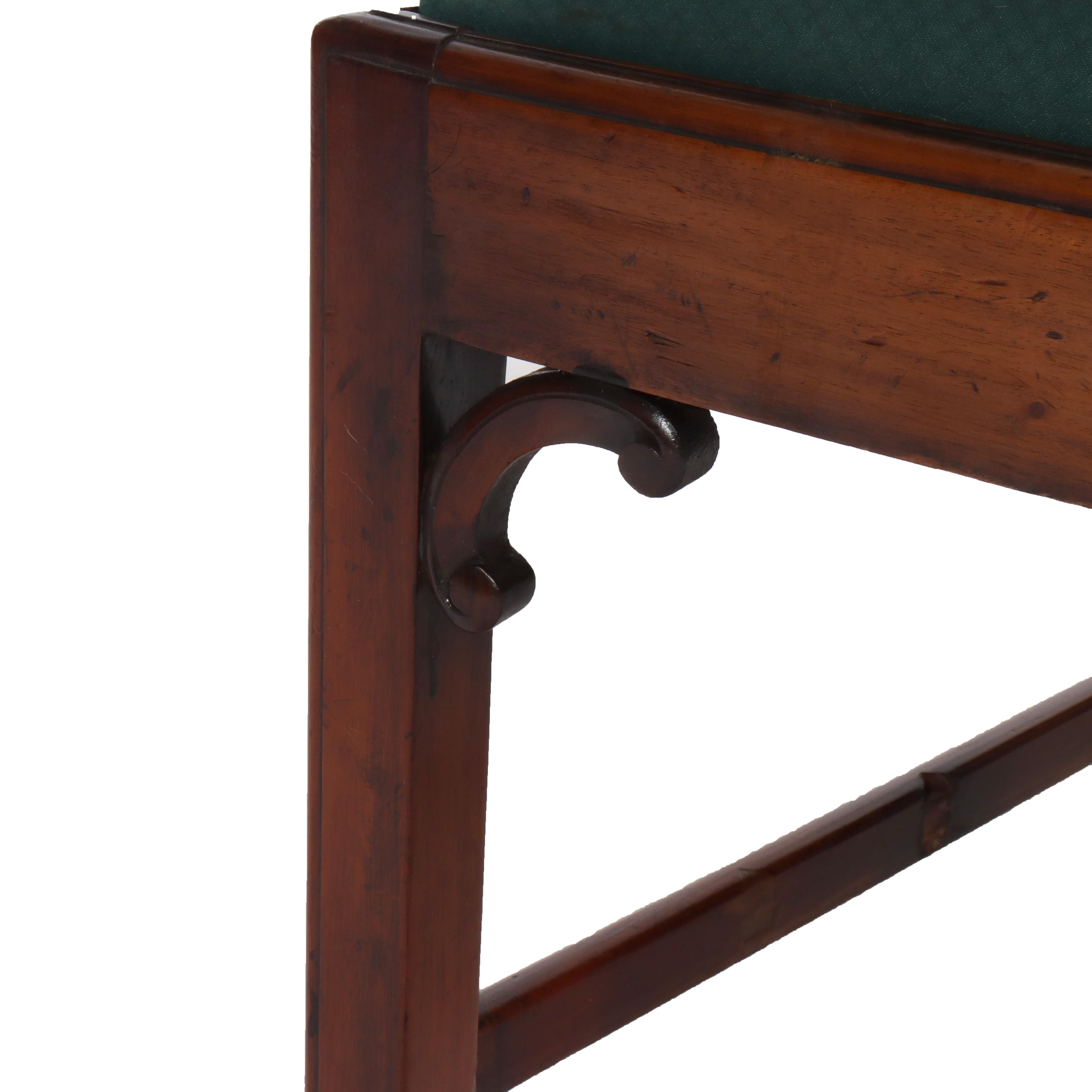 Acajou Huit chaises de salle à manger anciennes en acajou sculpté de Chippendale à dossier en ruban en vente