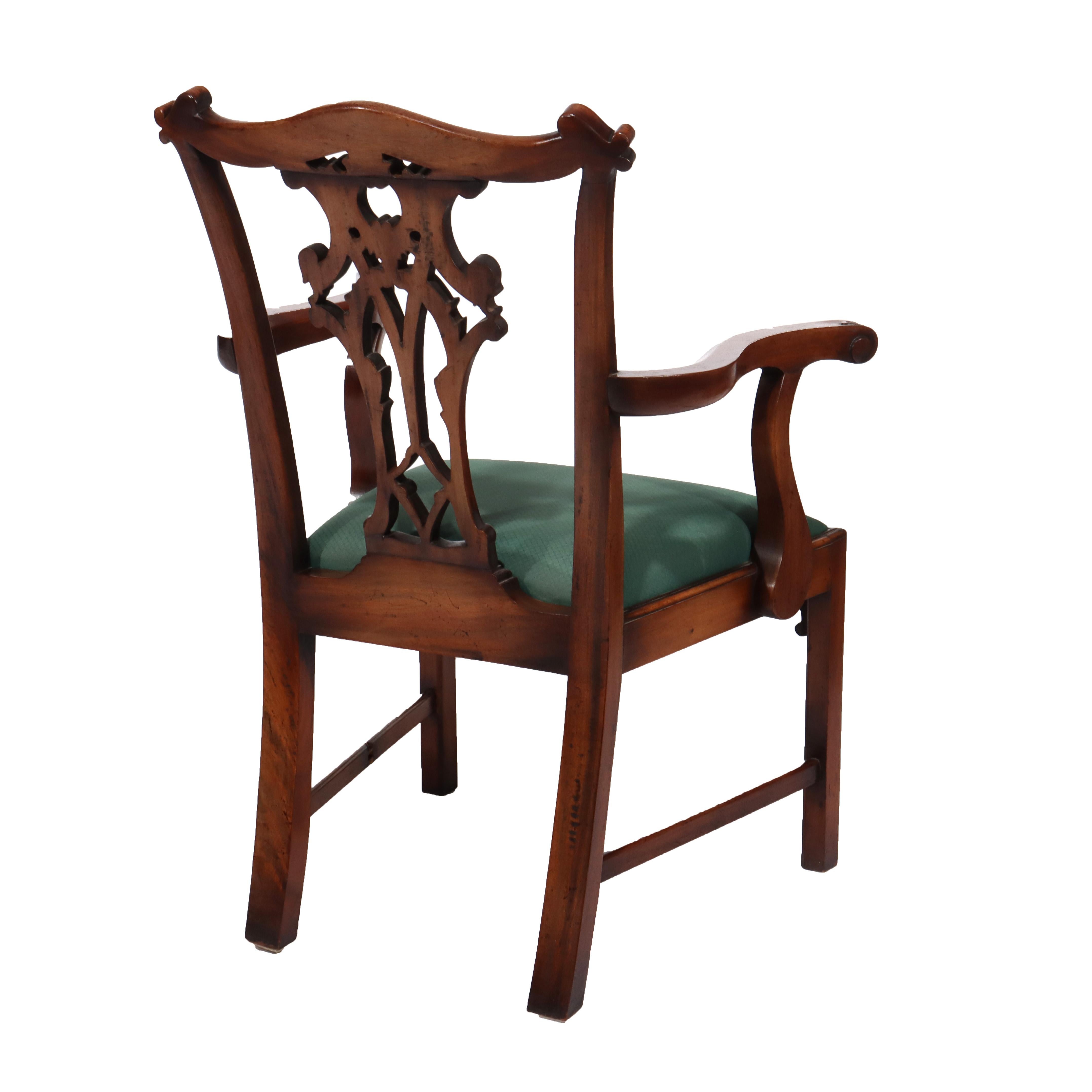 Huit chaises de salle à manger anciennes en acajou sculpté de Chippendale à dossier en ruban en vente 1