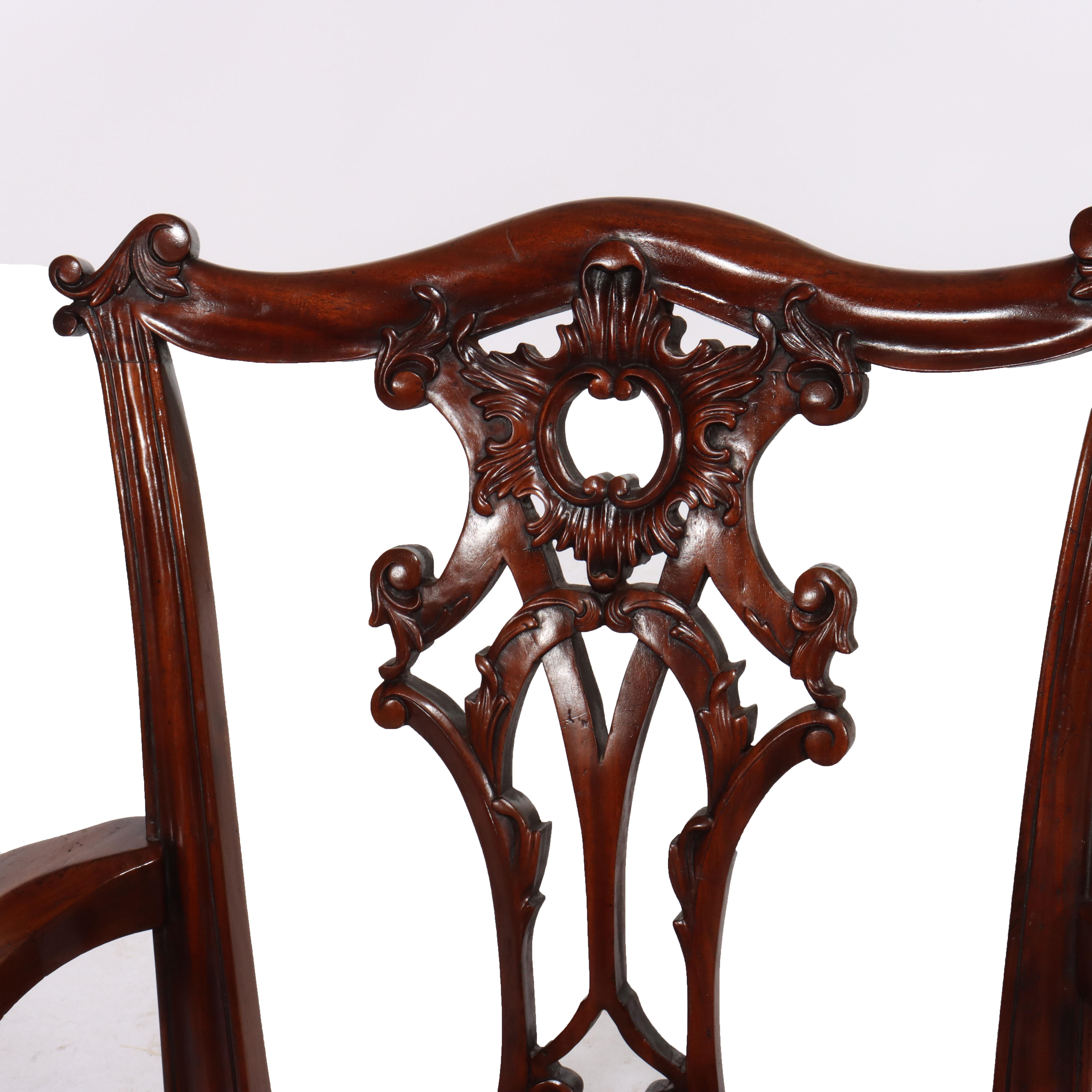 Huit chaises de salle à manger anciennes en acajou sculpté de Chippendale à dossier en ruban en vente 3