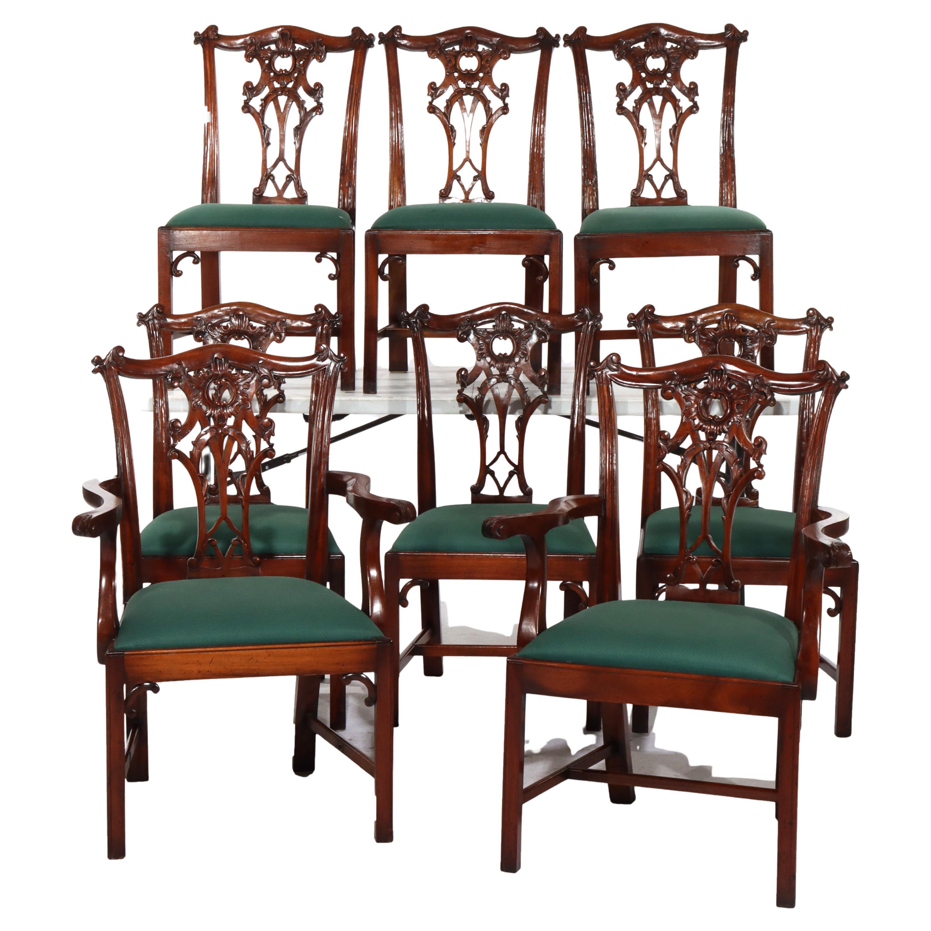 Huit chaises de salle à manger anciennes en acajou sculpté de Chippendale à dossier en ruban en vente