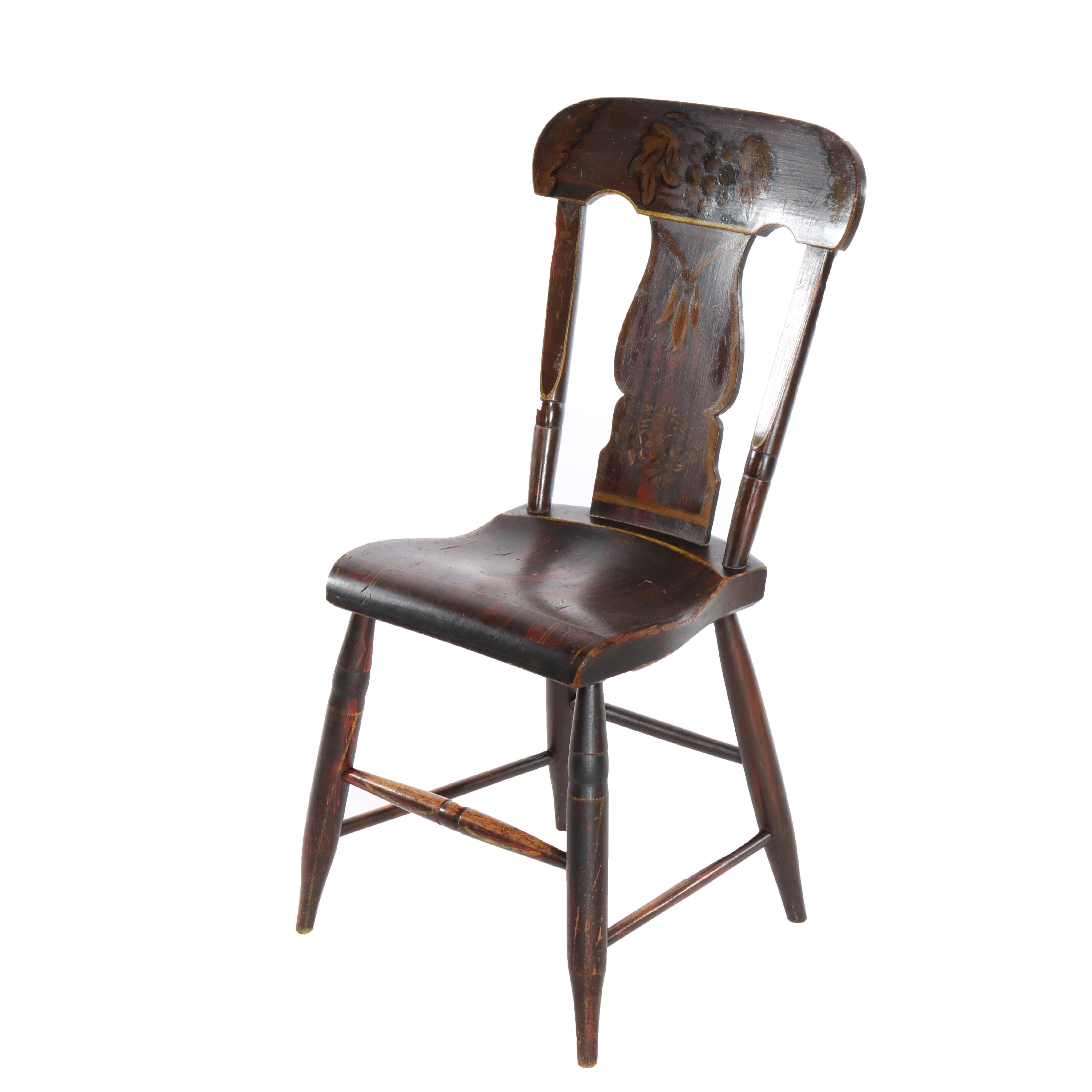 Eight Antique Floral &  Fruit Stenciled Splat Back Dining Chairs C1840 en Bueno estado para la venta en Big Flats, NY