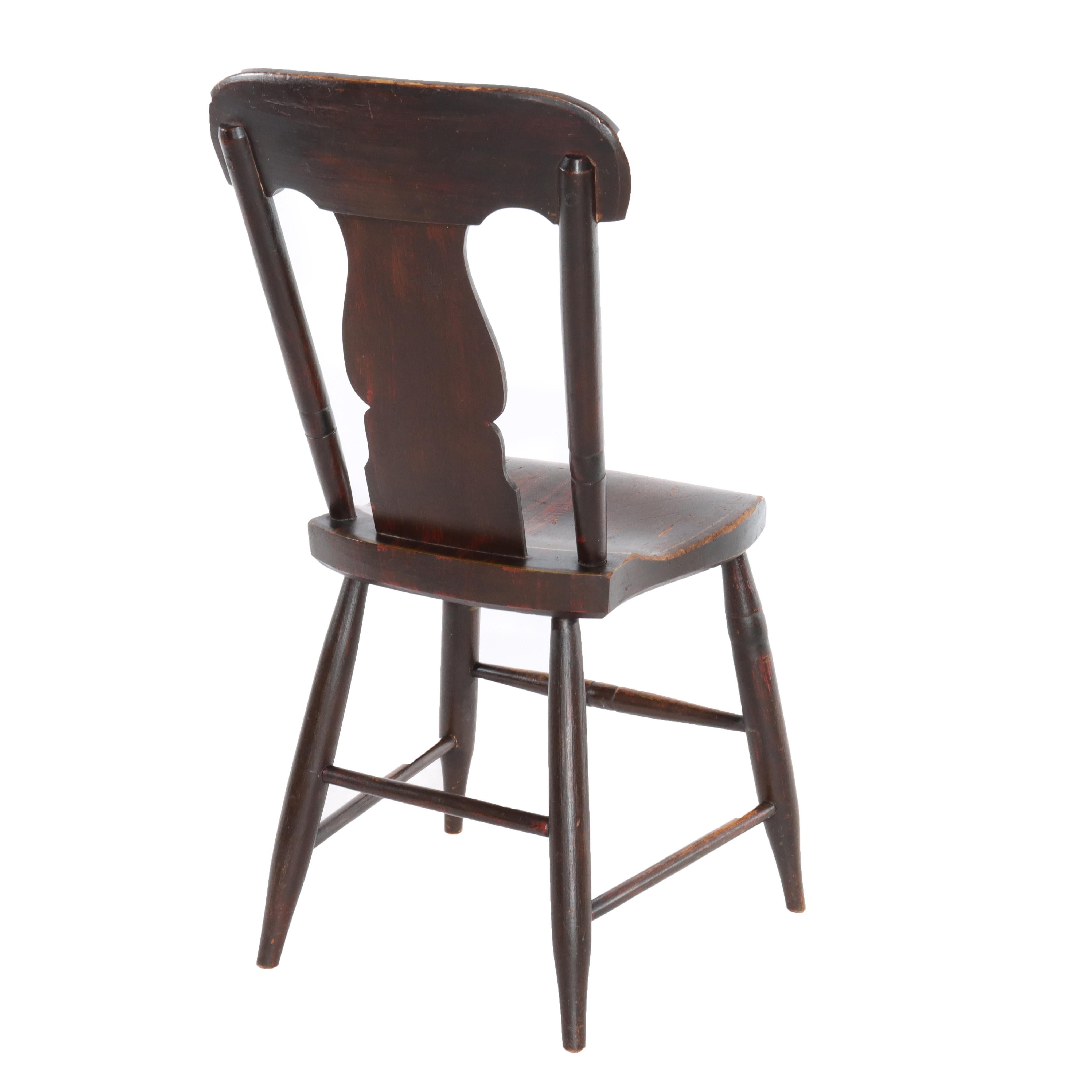 Eight Antique Floral &  Fruit Stenciled Splat Back Dining Chairs C1840 en venta 3