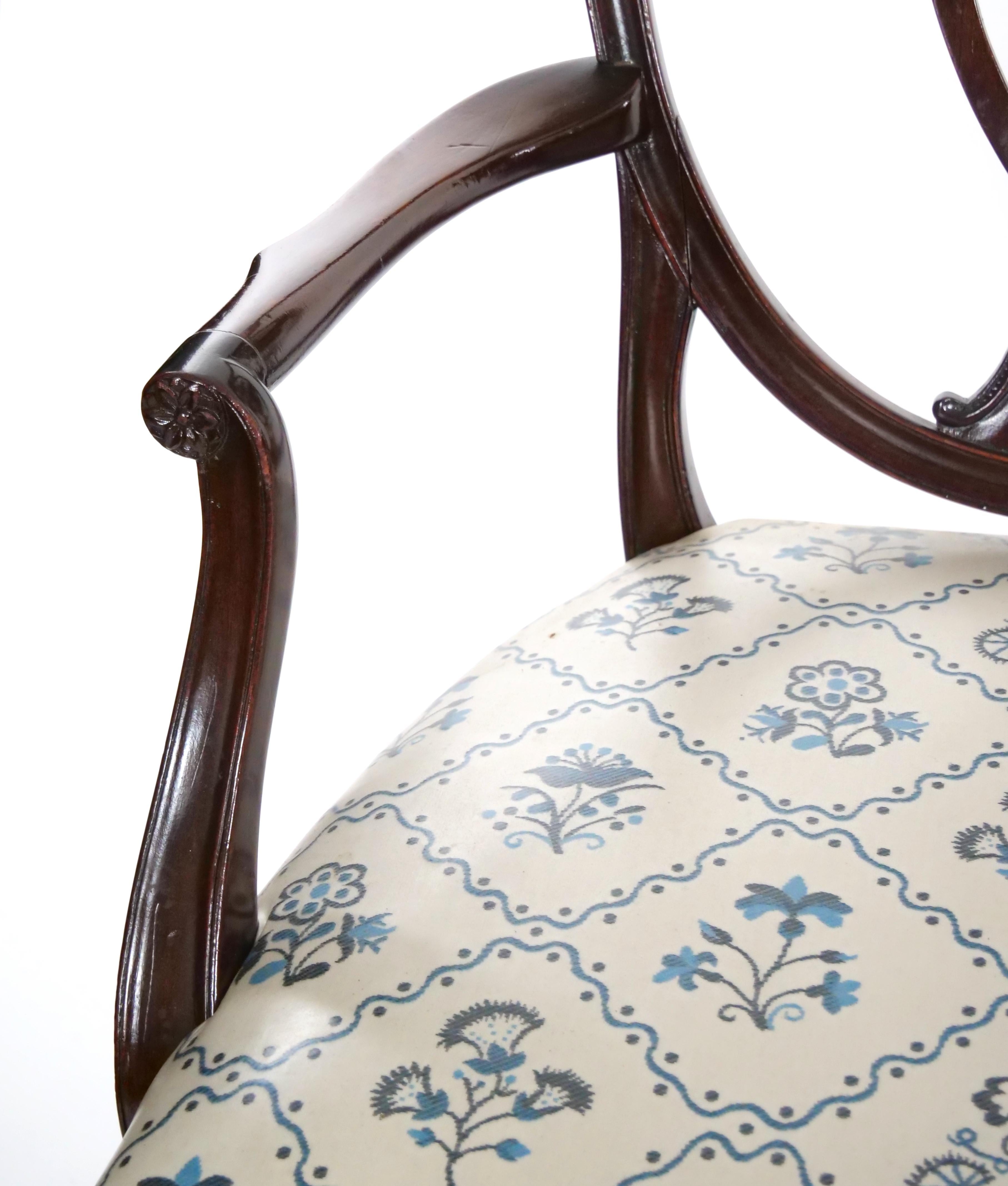 Huit chaises de salle à manger anciennes Hepplewhite en acajou sculpté Prince de Galles  en vente 7