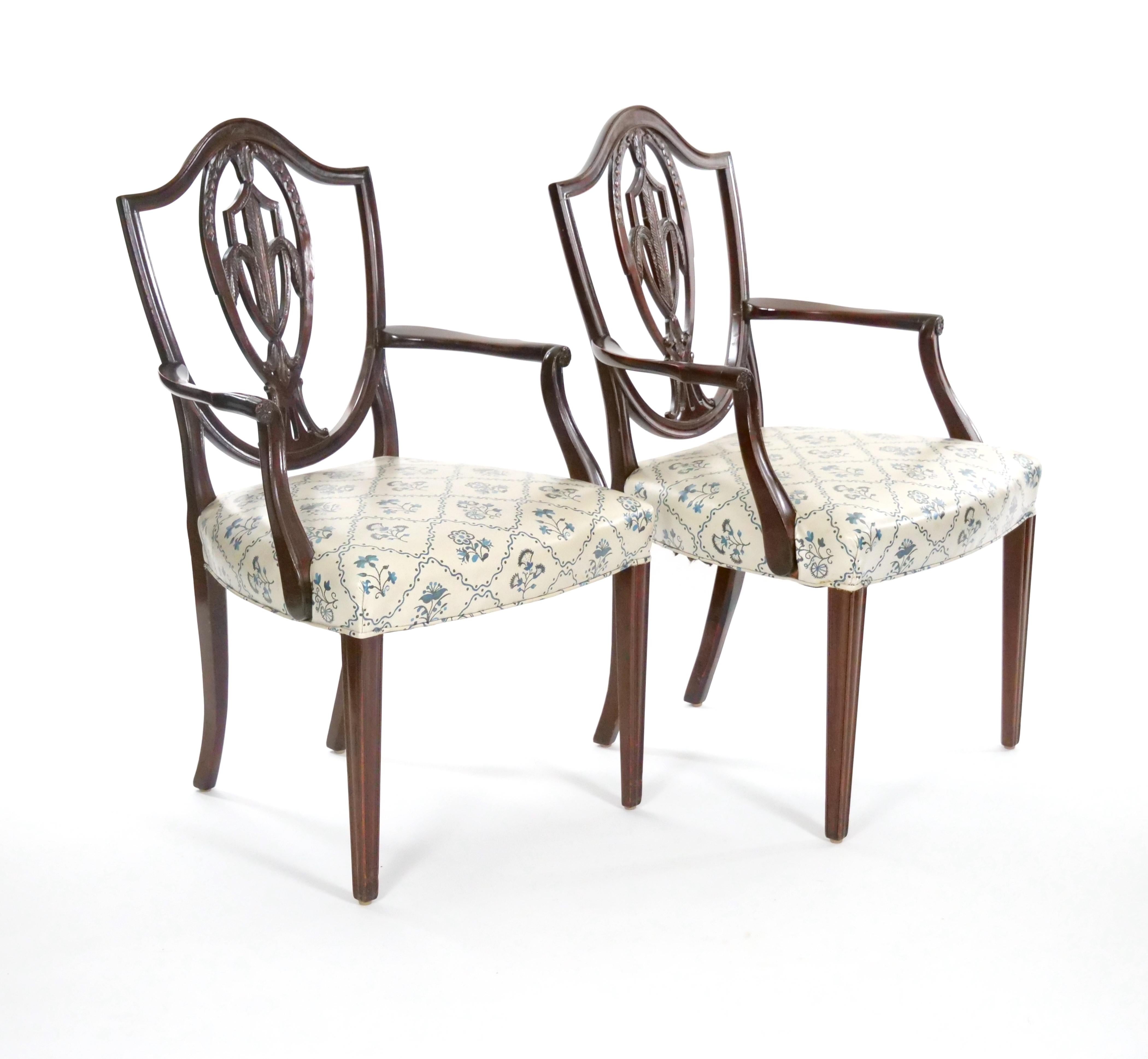 Huit chaises de salle à manger anciennes Hepplewhite en acajou sculpté Prince de Galles  en vente 1