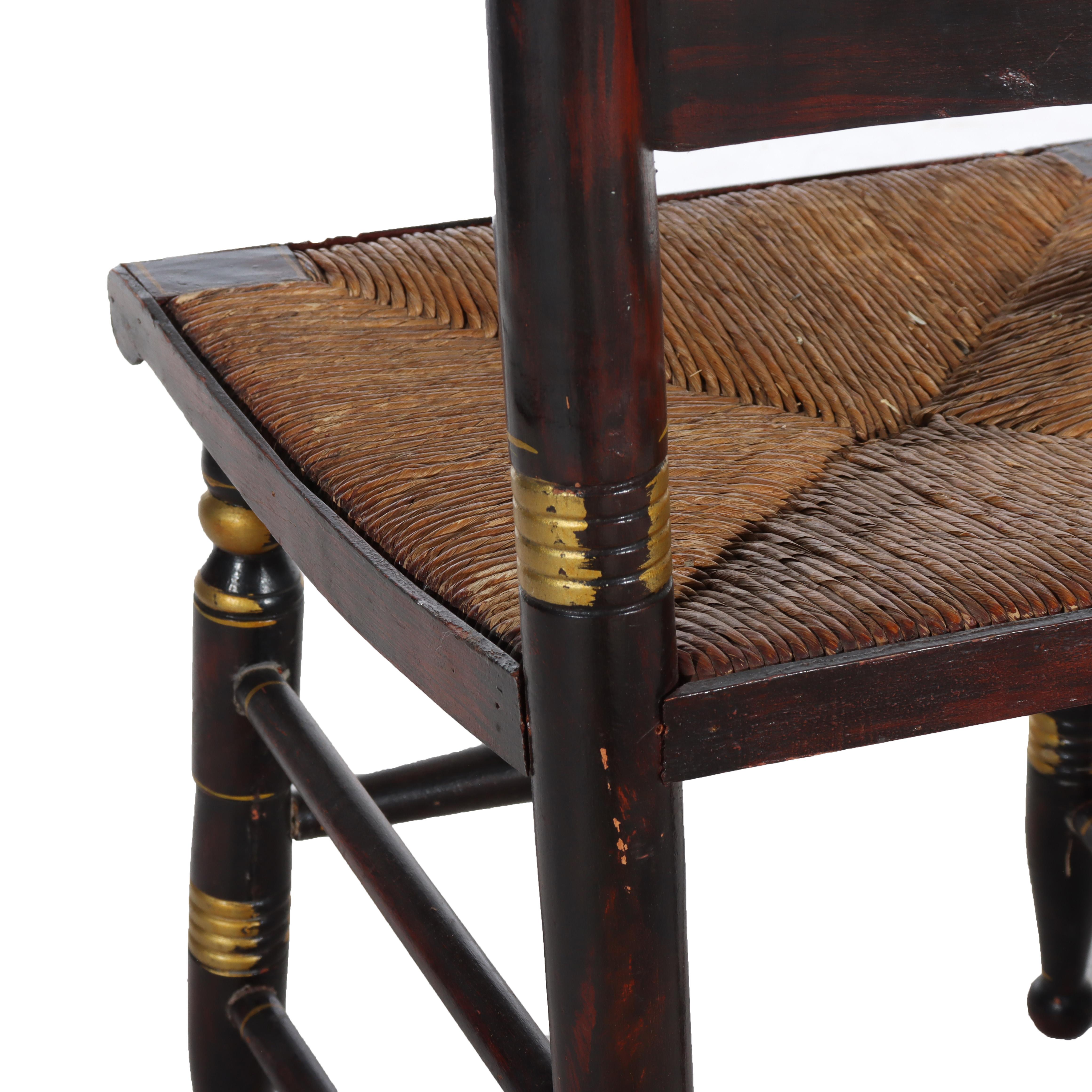 Huit chaises de salle à manger anciennes à dossier arqué, ébonisées, dorées et décorées au pochoir Hitchcock 19e siècle en vente 9