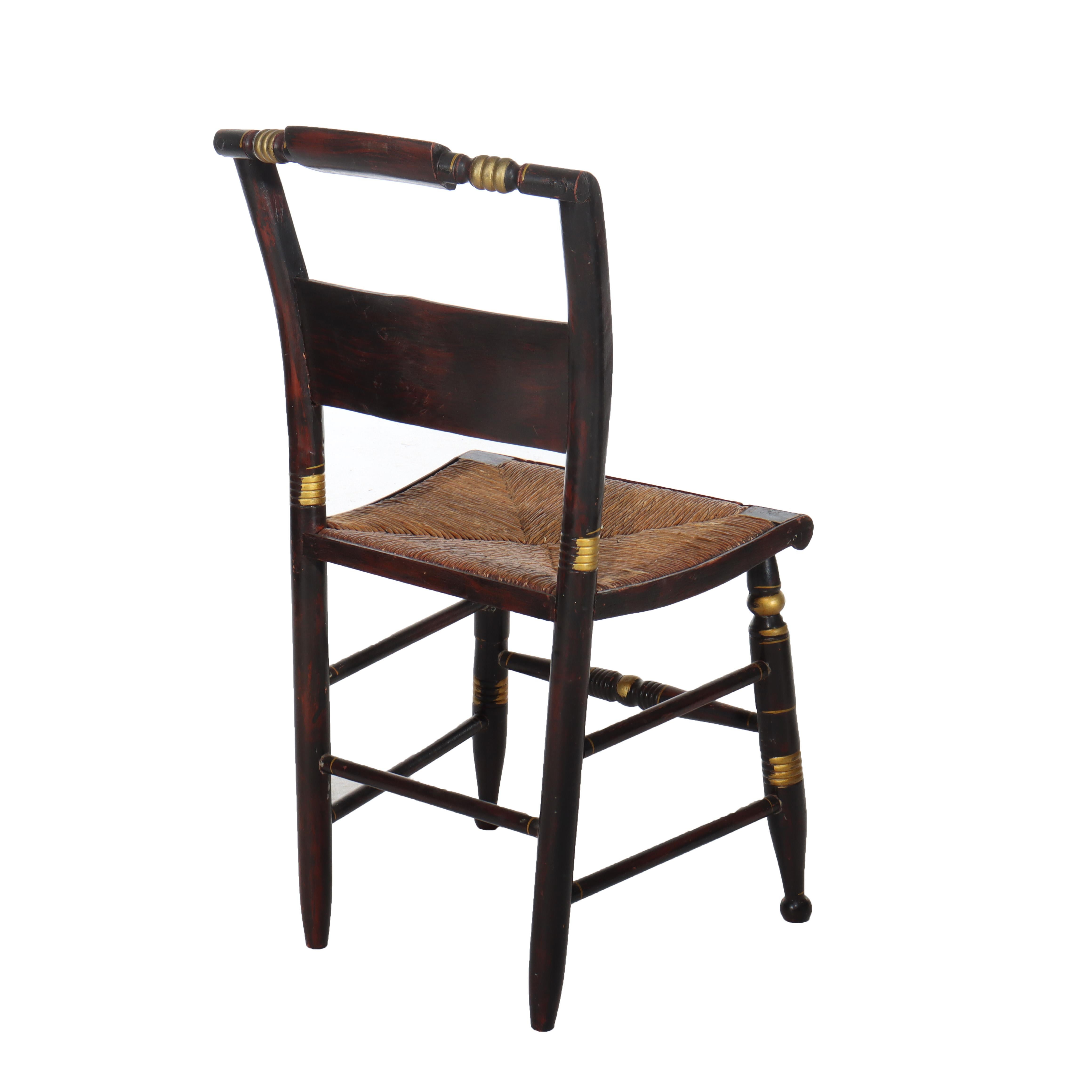 Huit chaises de salle à manger anciennes à dossier arqué, ébonisées, dorées et décorées au pochoir Hitchcock 19e siècle en vente 11