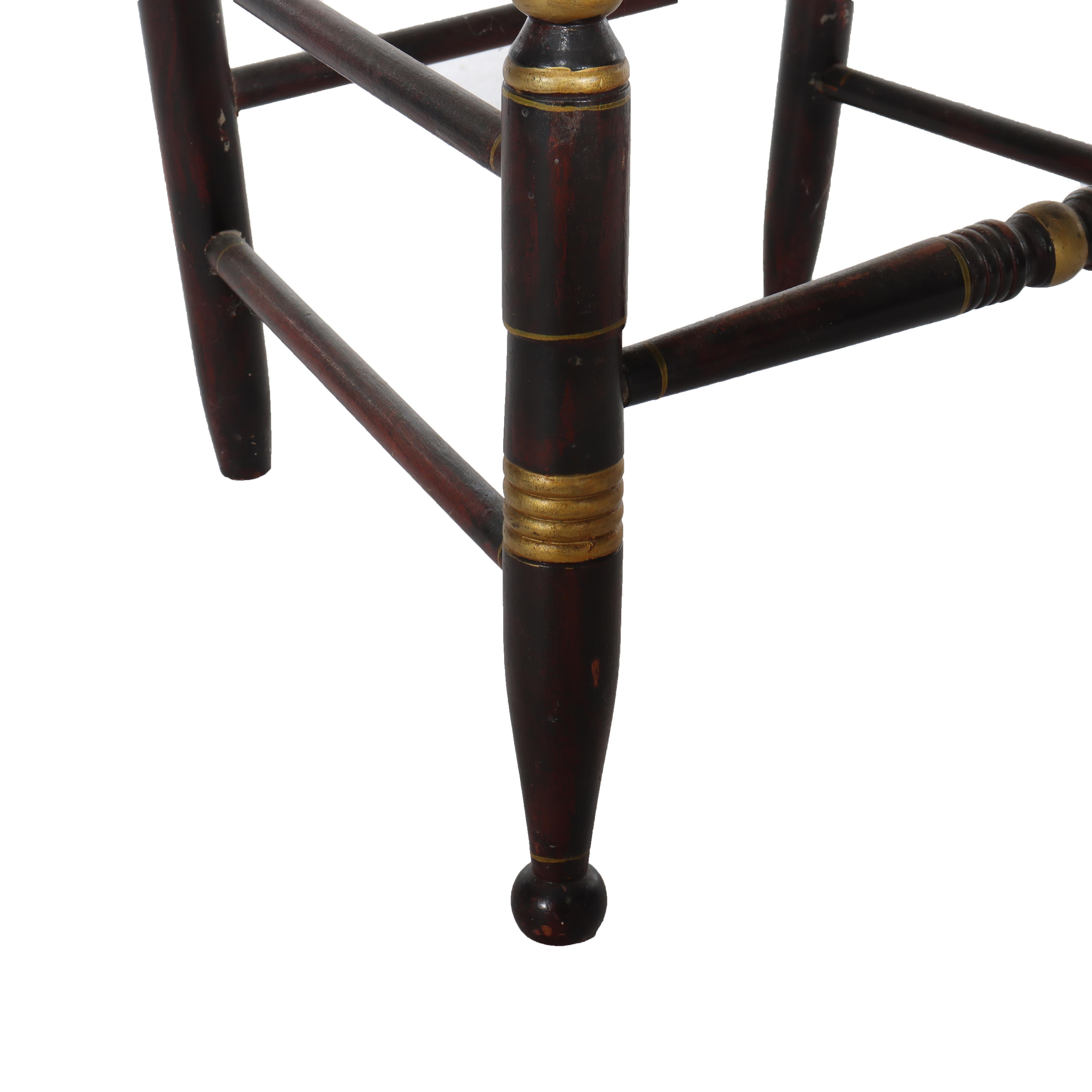 Huit chaises de salle à manger anciennes à dossier arqué, ébonisées, dorées et décorées au pochoir Hitchcock 19e siècle en vente 3