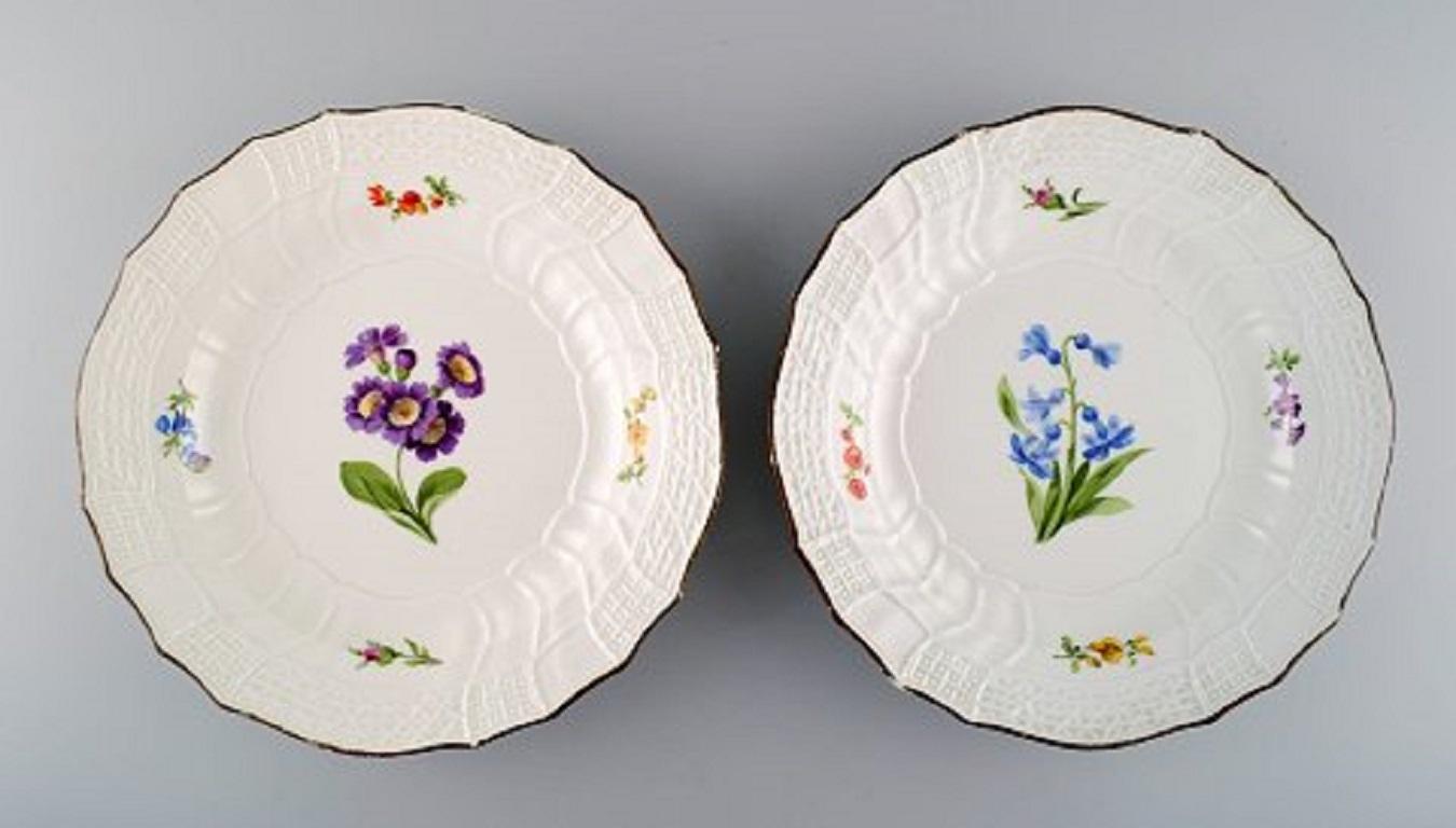 Eight antique Meissen plates in hand painted porcelain with floral motifs and golden edge, 19th century.
Measure: Diameter 24.5 cm.
In good condition with minor wear on the golden edge.
Stamped.
3rd factory quality.