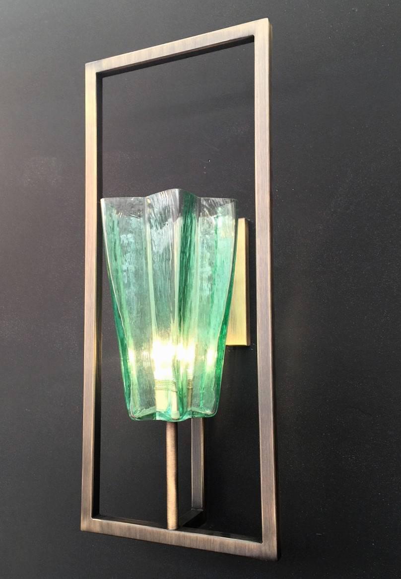 Limited edition emerald green sconces in textured Murano glass with star-shaped tall shades mounted on rectangular brushed bronze structures / designed by Fabio Bergomi for Fabio Ltd / Made in Italy
1 light / E26 or E27 type / max 60W
Measures: