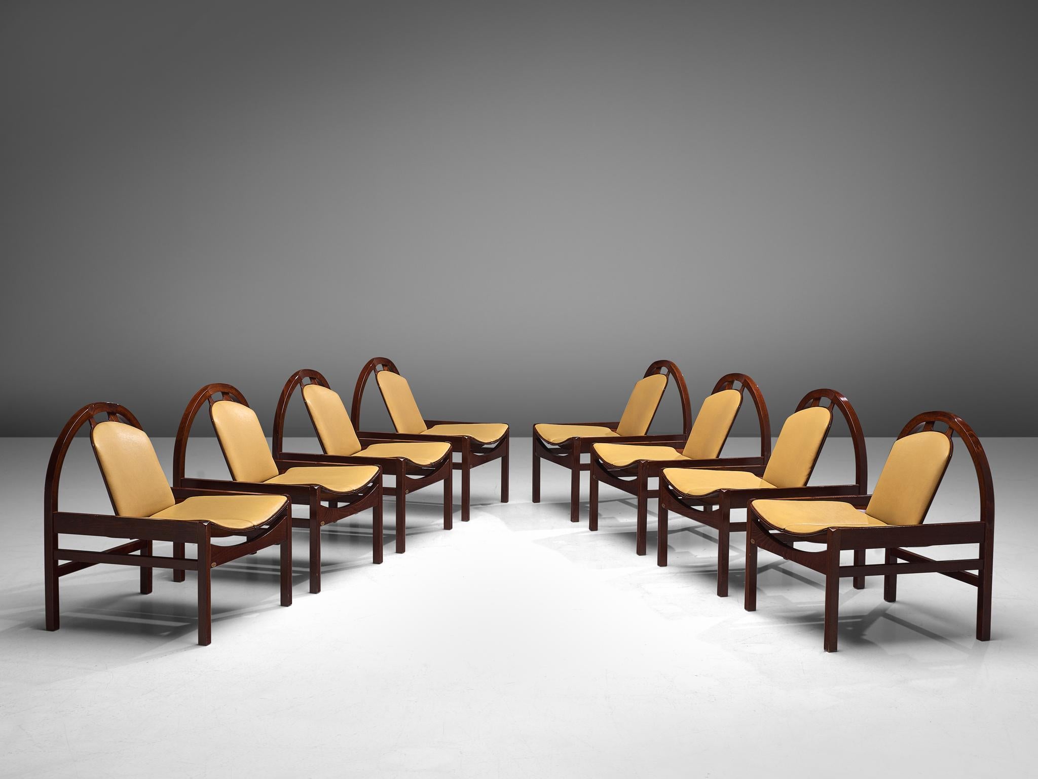 Baumann, set of eight 'Argos' easy chairs, beech and leather, France, 1970s

These Argos lounge chairs are manufactured by Baumann in France. The chairs feature a rounded frame that supports the tilted backrest. The tilted seat is wide and low and