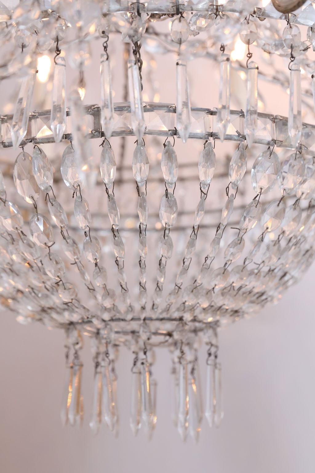 Eight-Arm Crystal Chandelier In Good Condition In Houston, TX