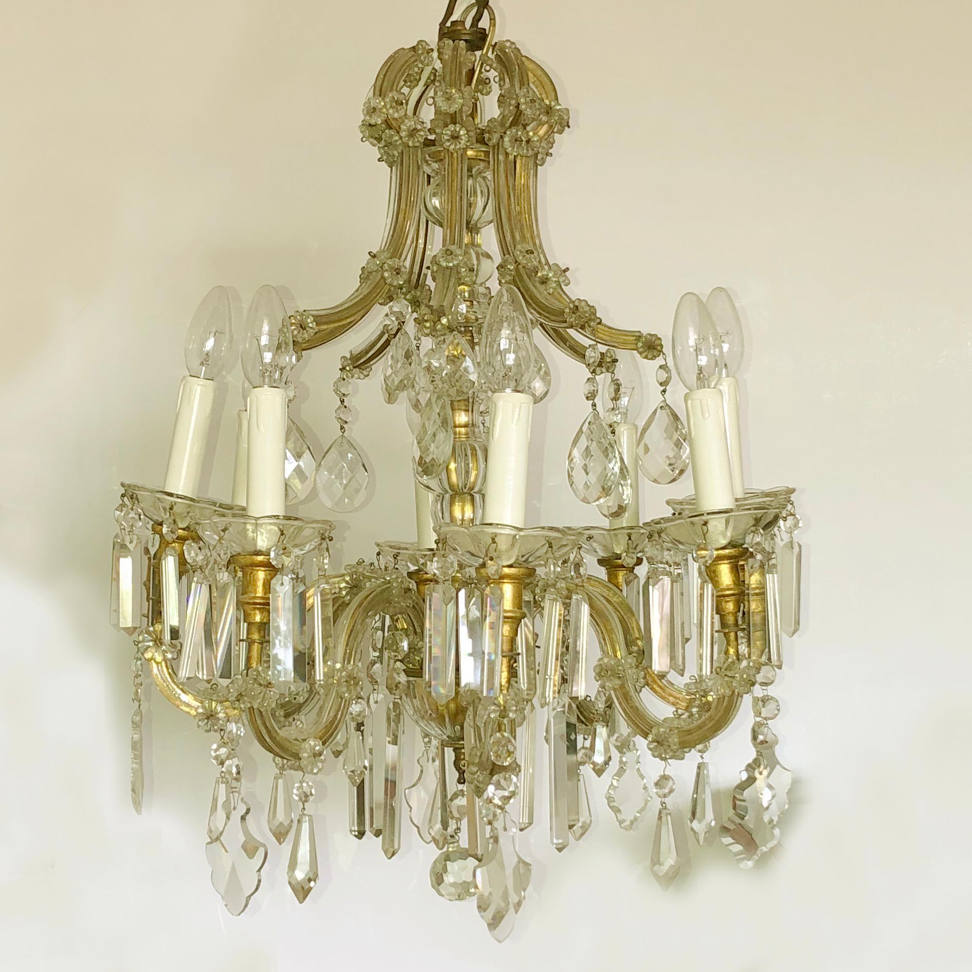 Nice rich Maria Theresa chandelier. Rewired and cleaned.
The height of the chandelier without the chain is 75 cm and has extra one meter of chain (Total 175 cm).
European Edison E14 fittings. Please allow additional week for complimentary US