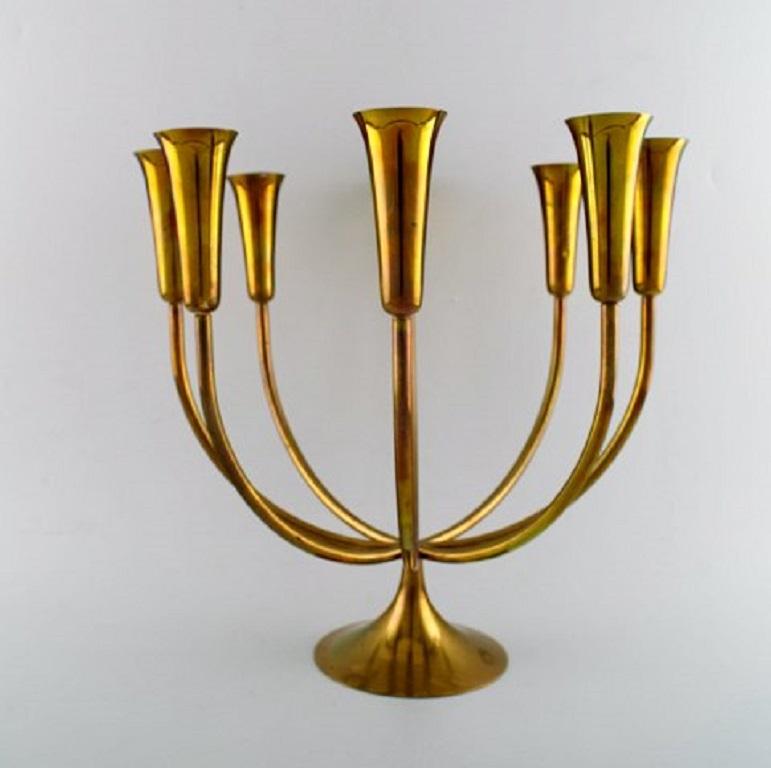 Eight-armed candlestick of brass, Danish design, 1960s-1970s.
Stamped Illum's, Copenhagen.
Measures: Height 30 cm., diameter 31 cm.
In perfect condition.