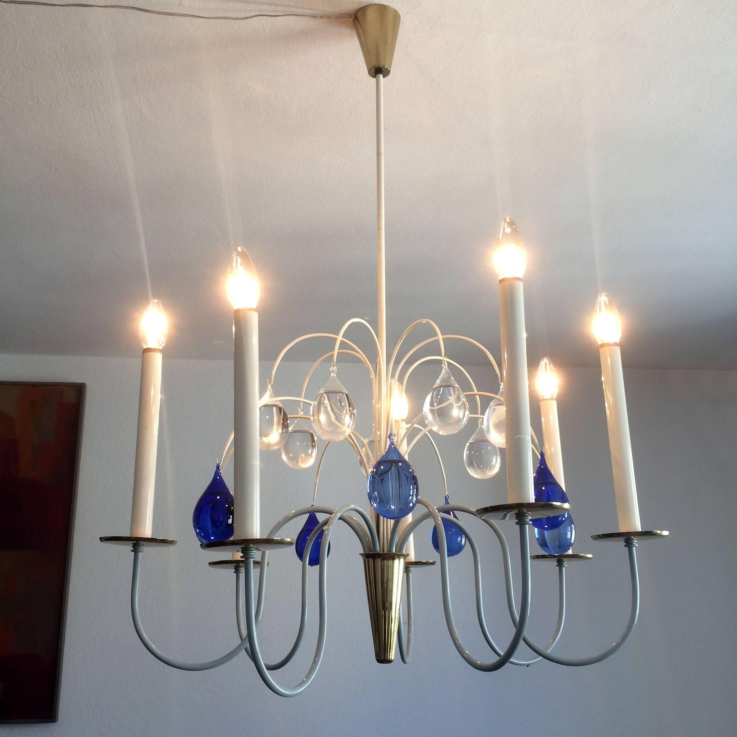 Gorgeous Mid-Century Modern chandelier or pendant lamp with seven arms. Designed and manufactured by Vereinigte Werkstätten, Munich, Germany in 1950s.

Executed in brass tubes and sheet; partly blue and white lacquered. With decorative dark, bright