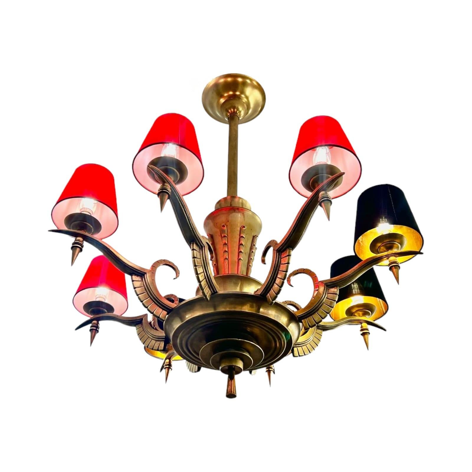 Eight-Armed Chandelier with Red or Black Lampshades, Art Deco, Mid-20th Century In Good Condition For Sale In NICE, FR