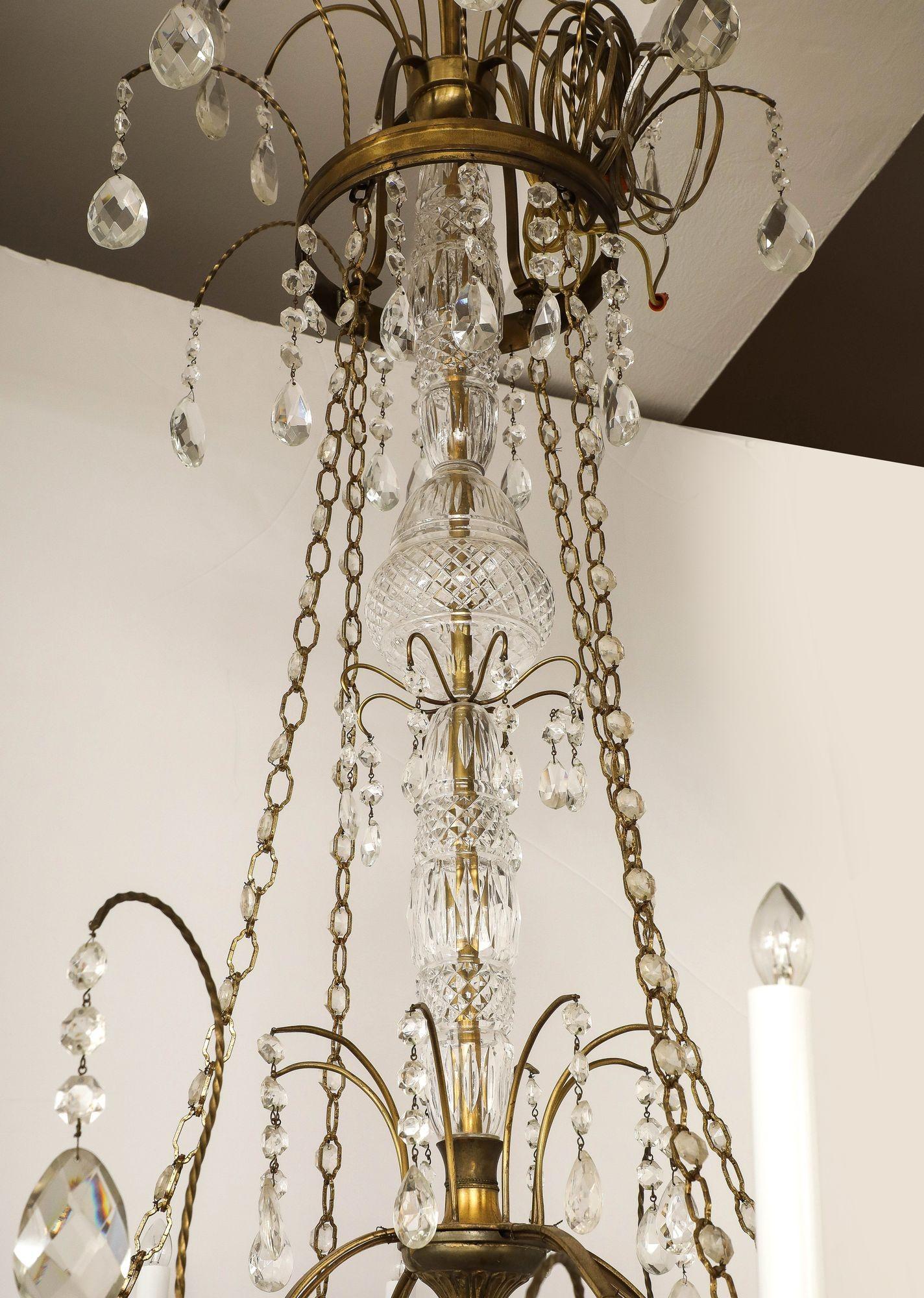 Lustre à huit branches en cristal et laiton, début du 20e siècle en vente 4