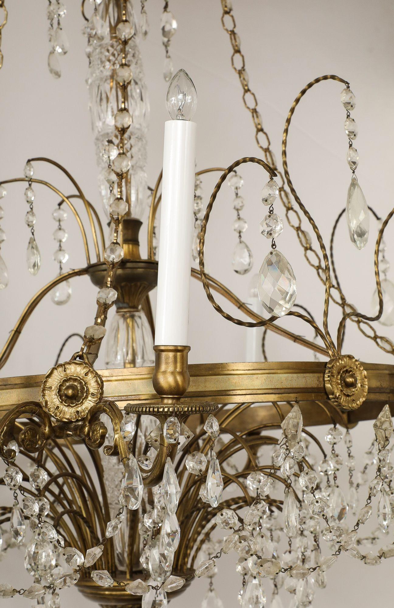Lustre à huit branches en cristal et laiton, début du 20e siècle en vente 5