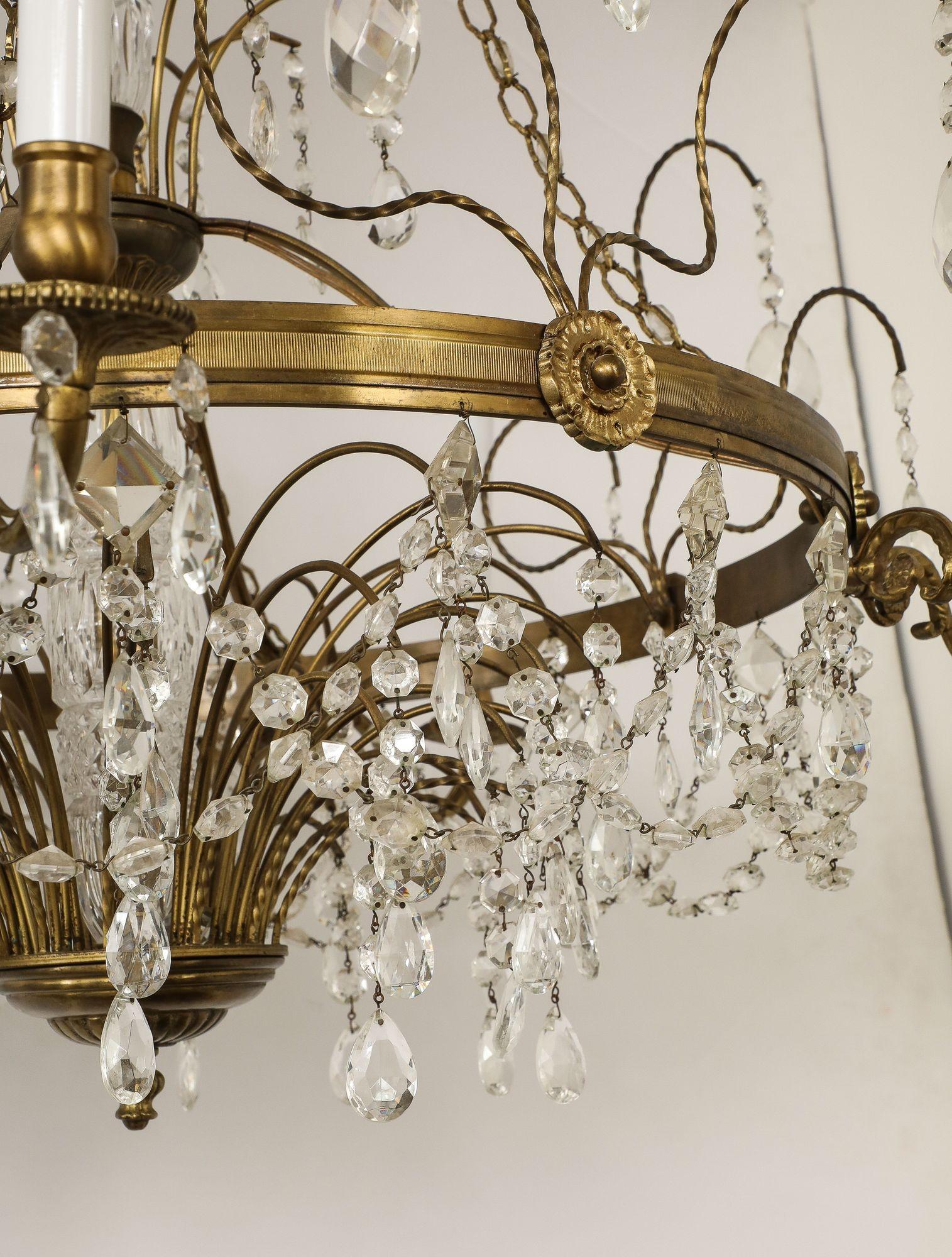 Lustre à huit branches en cristal et laiton, début du 20e siècle en vente 6