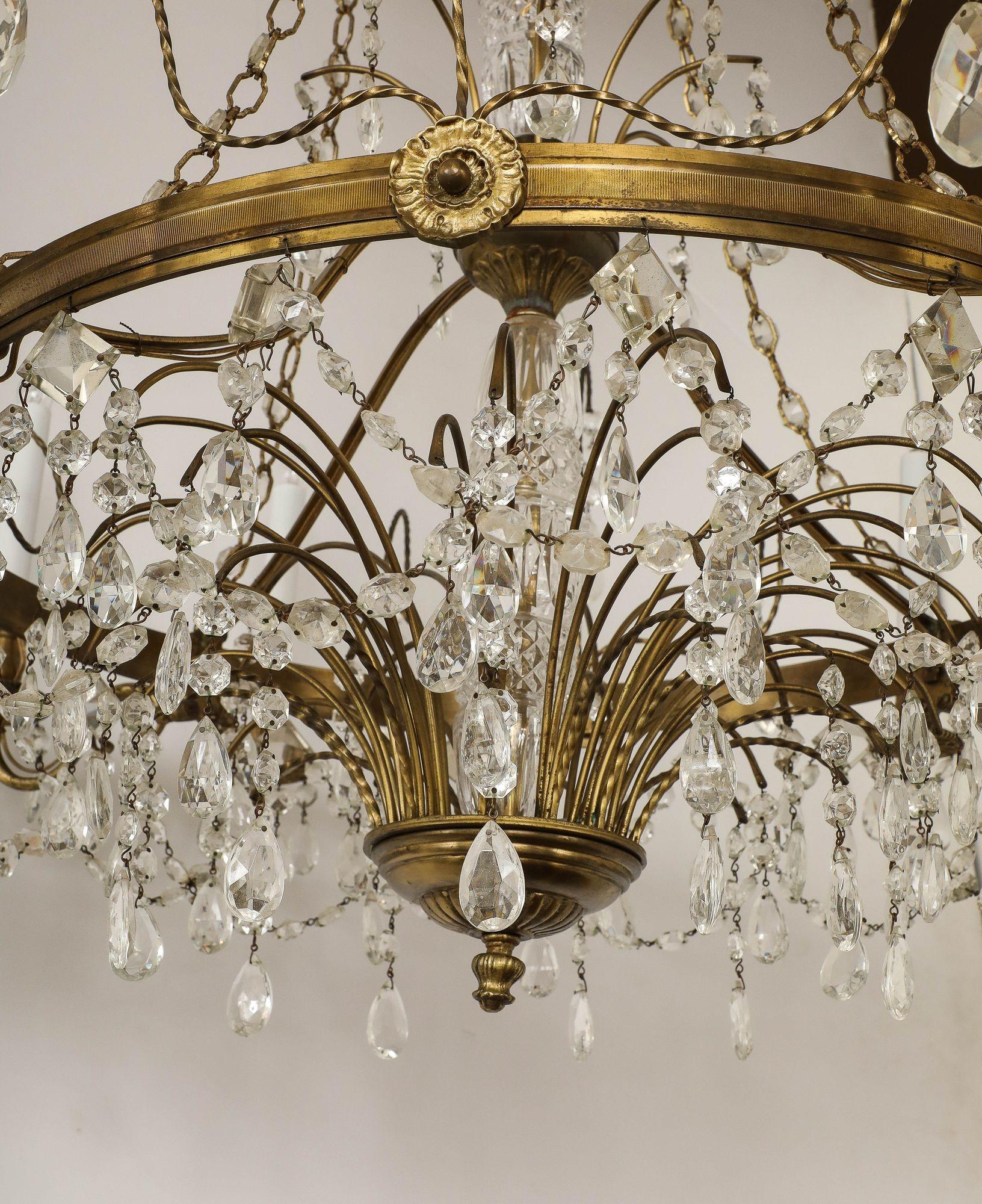 Lustre à huit branches en cristal et laiton, début du 20e siècle en vente 3