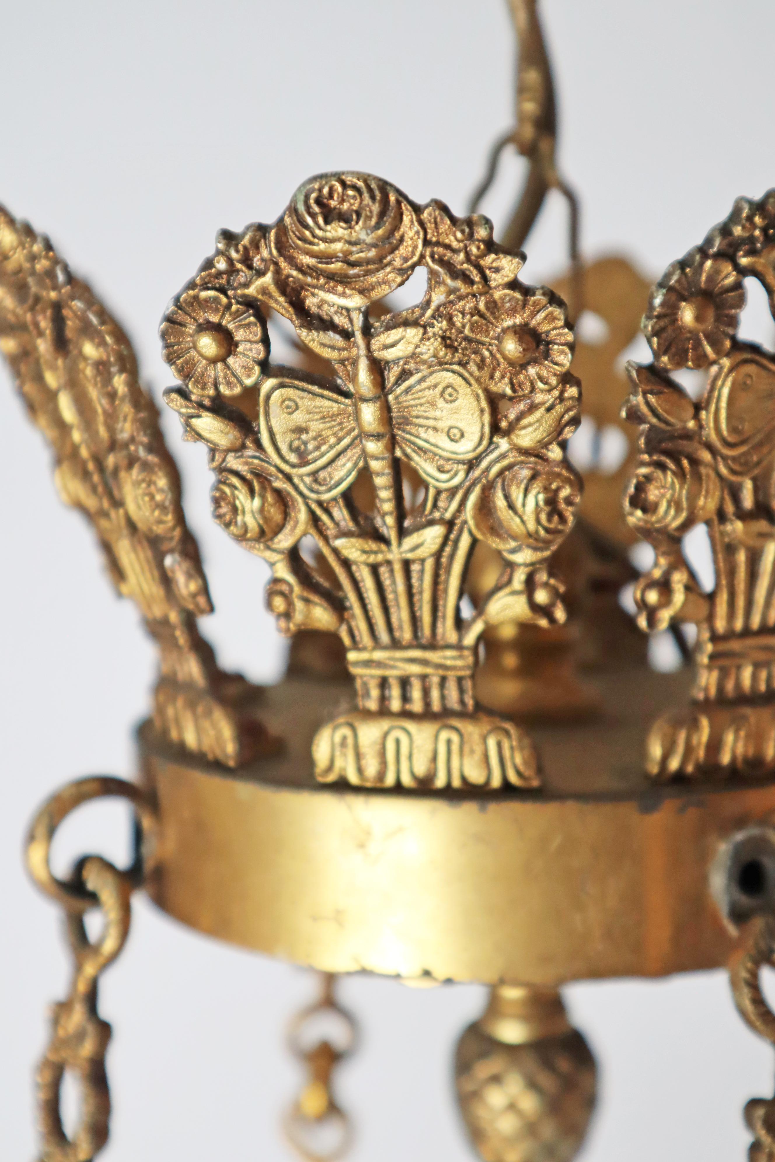 Eight-Armed Royal French Empire Bronze Chandelier in Gold and Forest Green For Sale 3