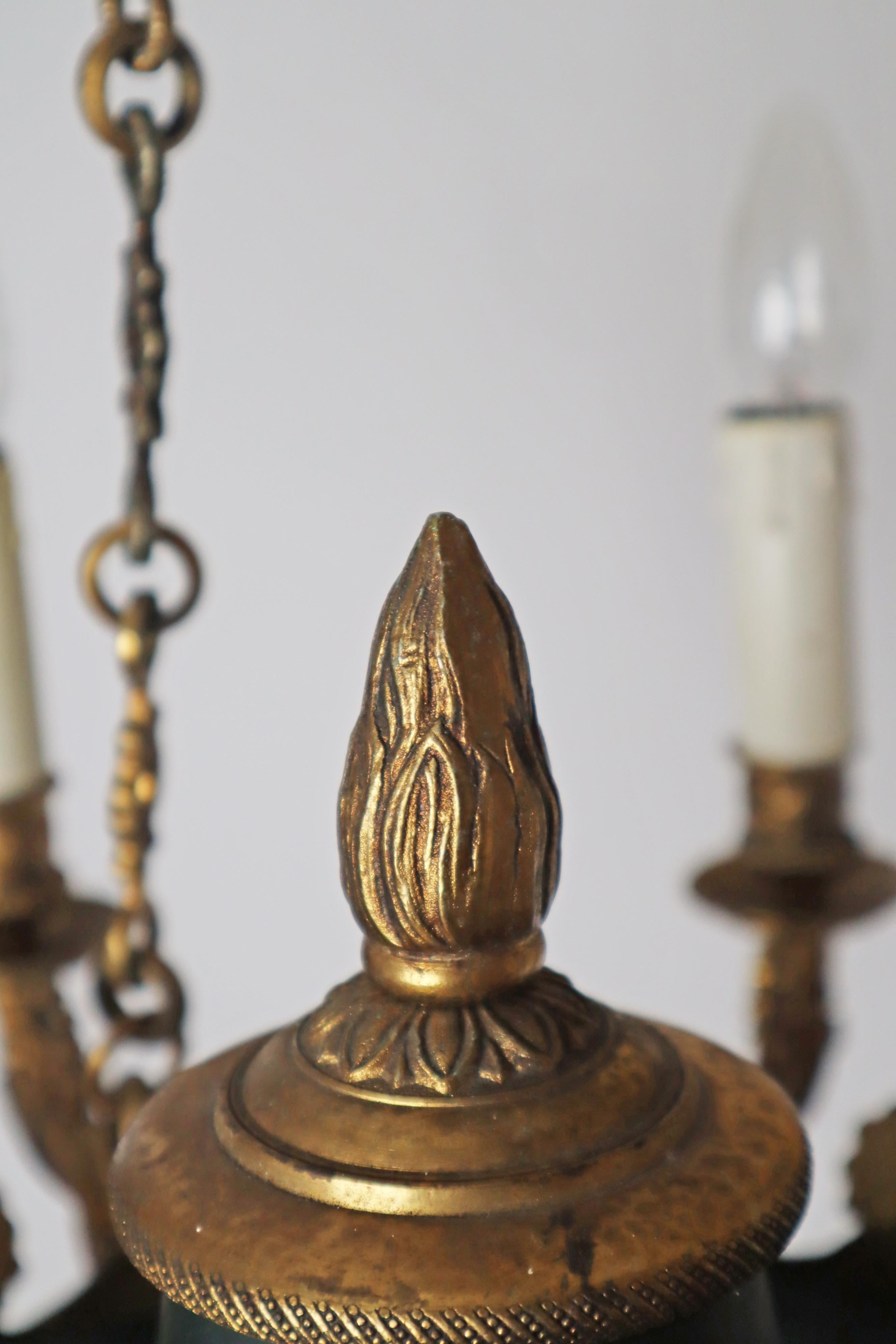 Eight-Armed Royal French Empire Bronze Chandelier in Gold and Forest Green For Sale 4
