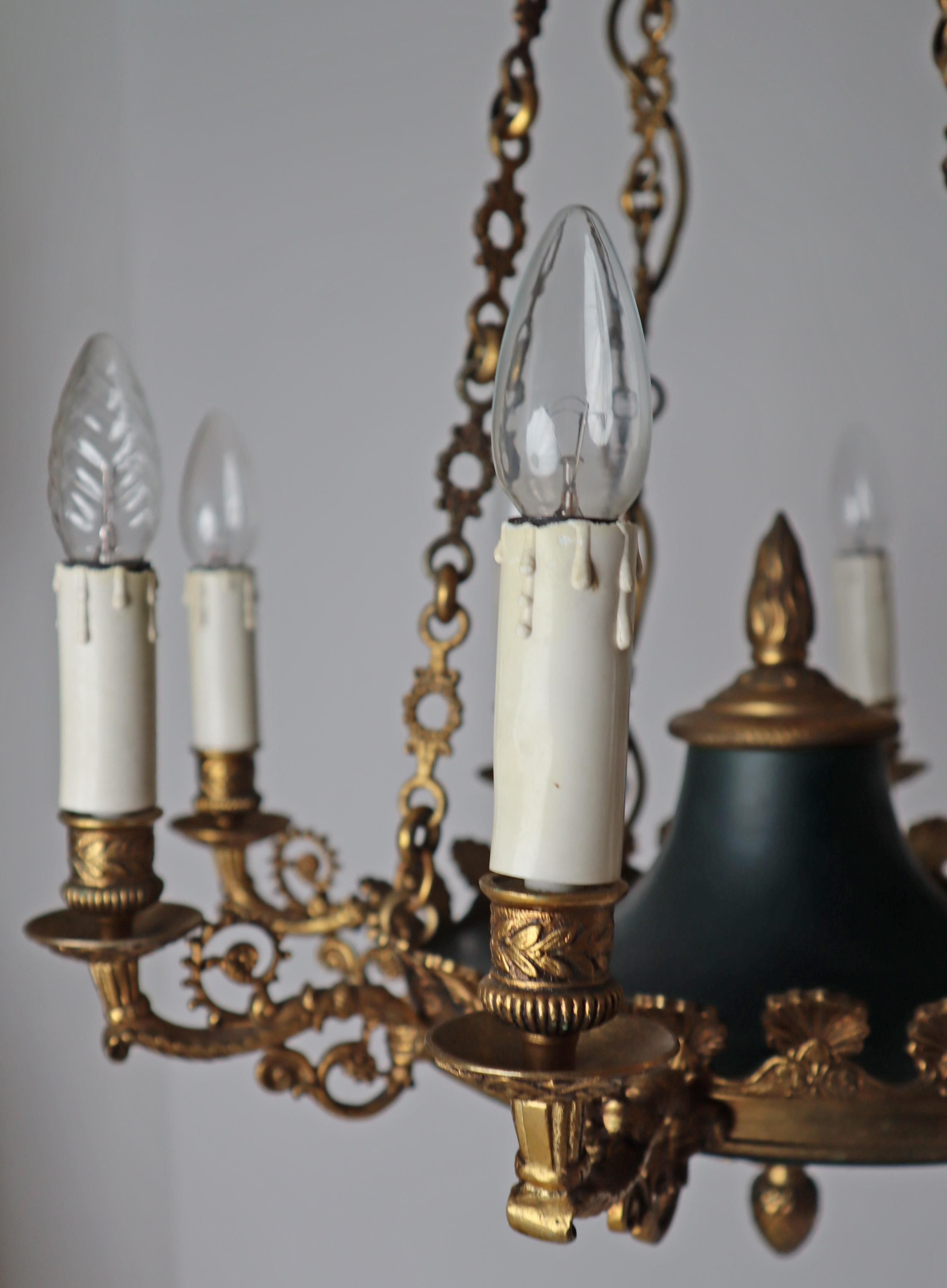 Eight-Armed Royal French Empire Bronze Chandelier in Gold and Forest Green For Sale 8