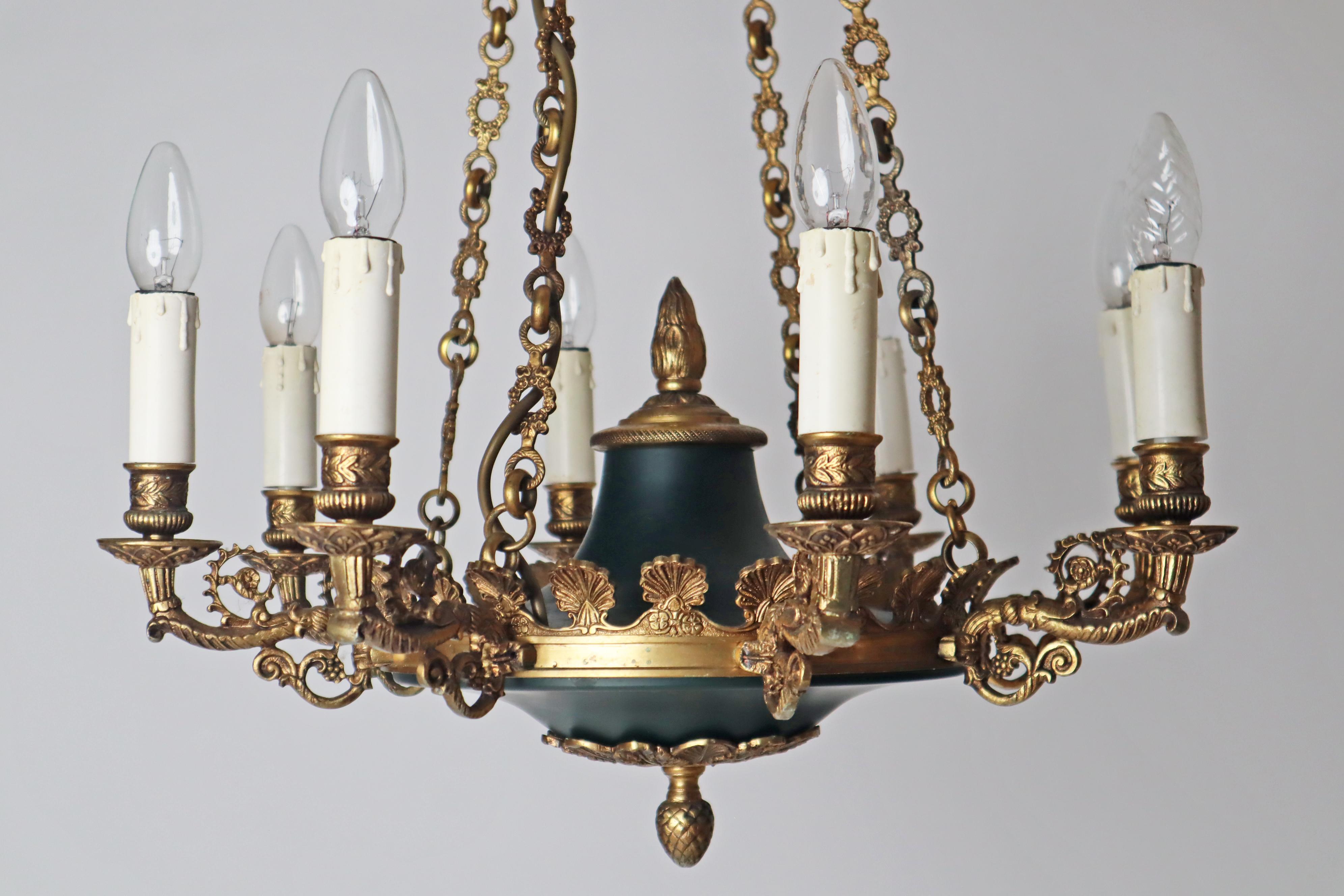 Eight-Armed Royal French Empire Bronze Chandelier in Gold and Forest Green For Sale 10