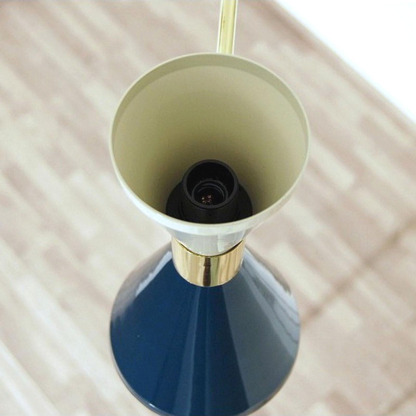 Araña de latón de ocho brazos, pantallas pivotantes, estilo Stilnovo, dieciséis bombillas Aluminio en venta