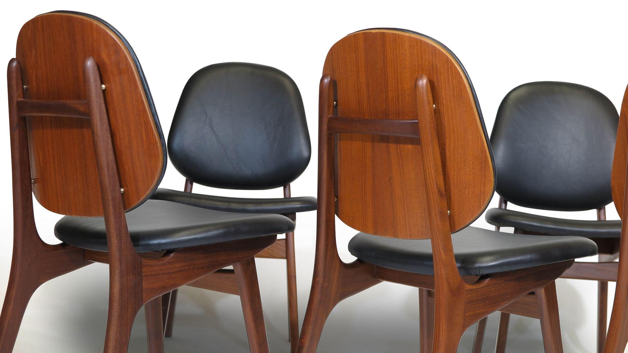 Huit chaises de salle à manger danoises en cuir noir Arne Hovmand-Olsen en vente 3