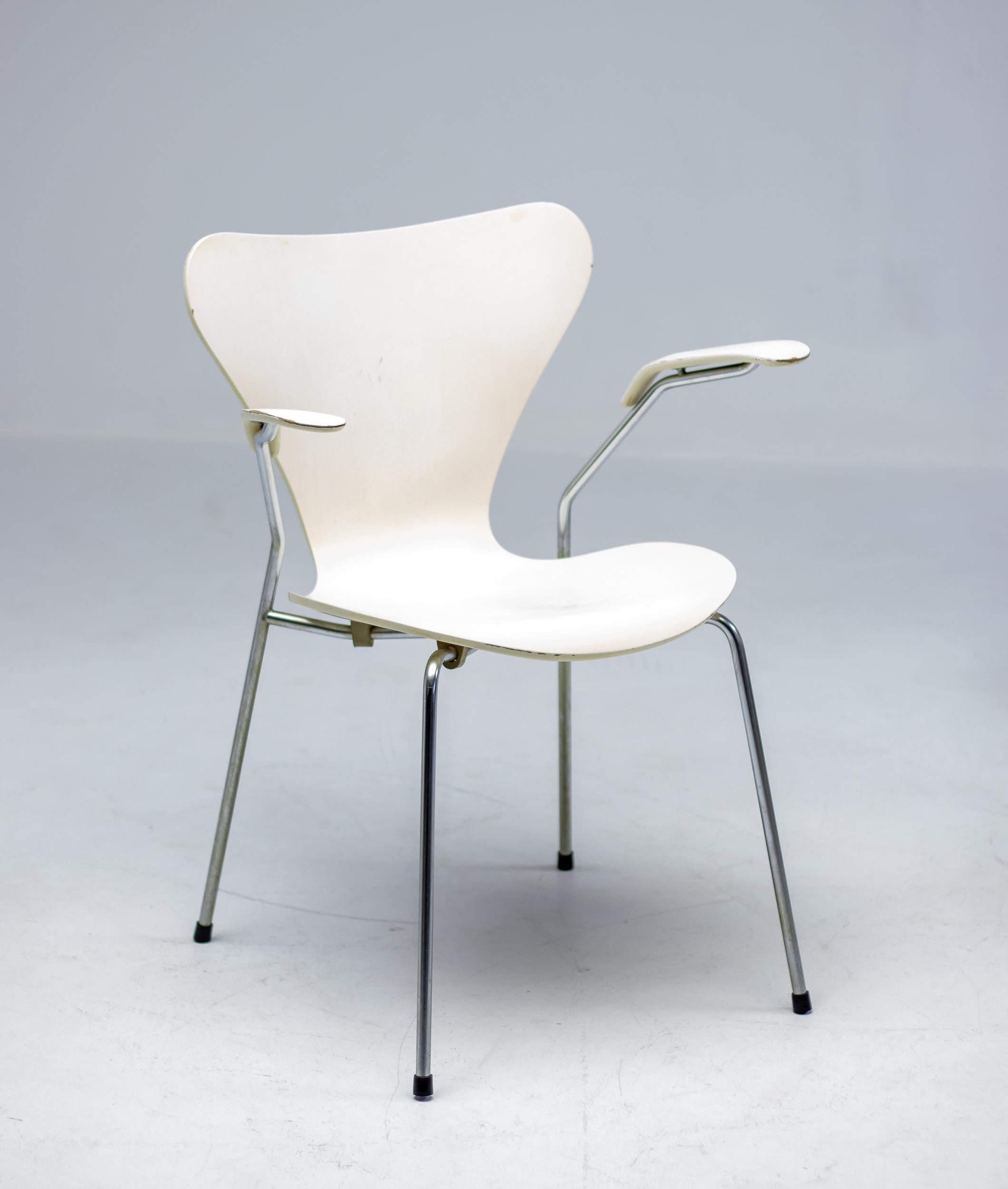 Matching set of 6 arm chairs model 3207 and 2 side chairs model 3107 designed by Arne Jacobsen, produced by Fritz Hansen in Denmark in 1973. Cream colored lacquer with some wear as one would expect from a set of chairs after 50 years of careful