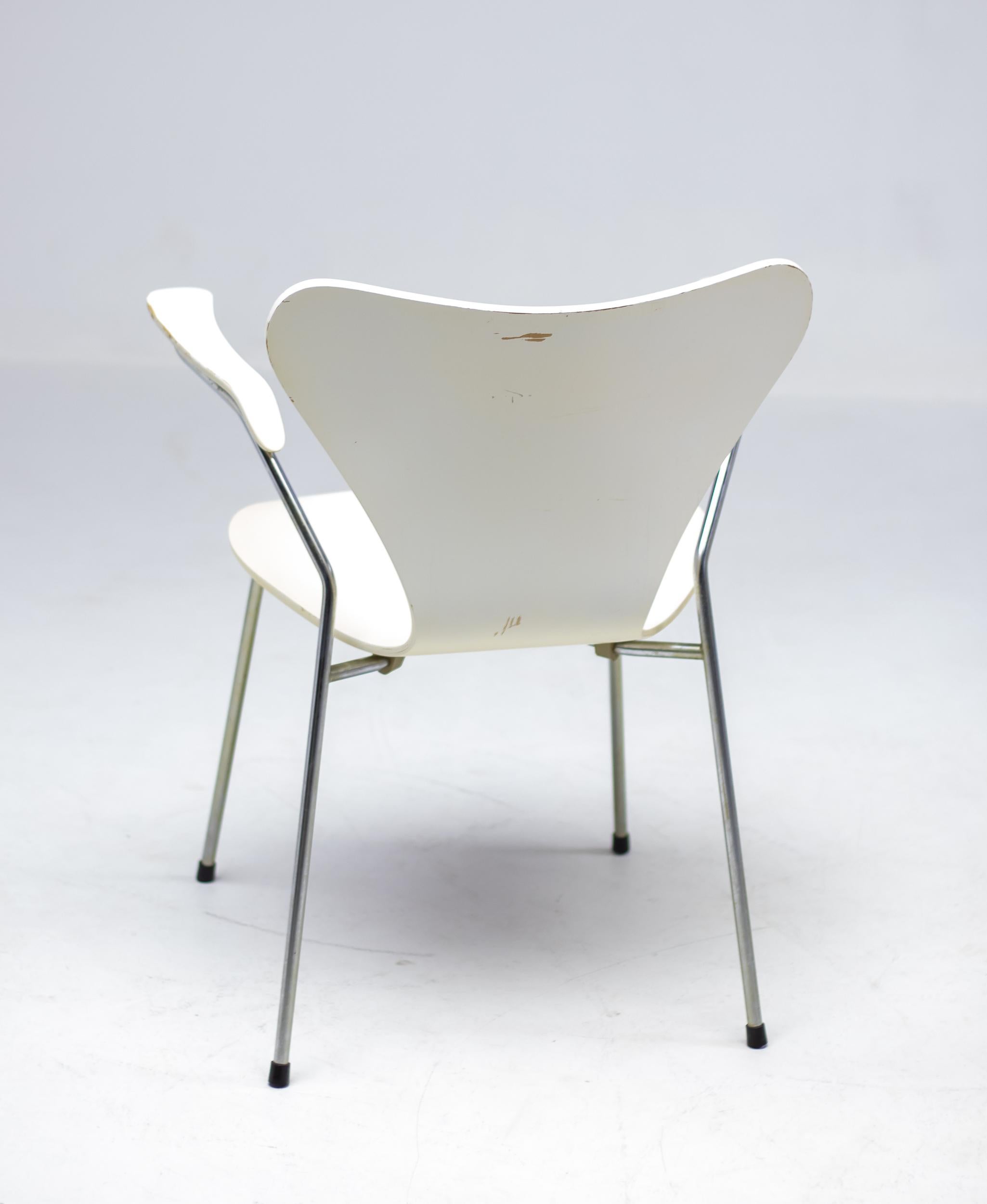 Lacquered Eight Arne Jacobsen 3207 and 3107 Chairs, Fritz Hansen, Denmark, 1973 For Sale