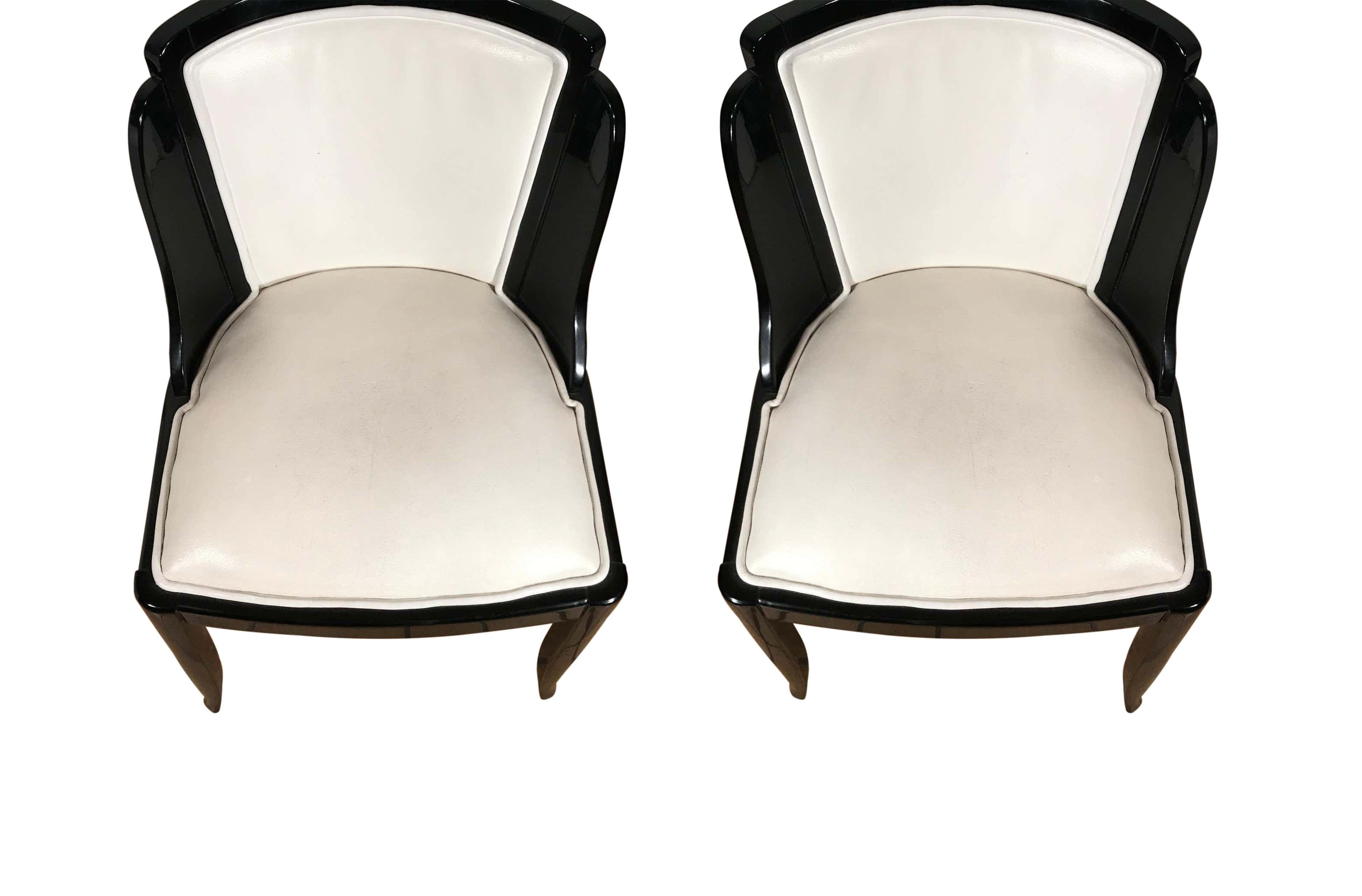 European Eight Art Déco White Leather & Black Lacquered Chairs, circa 1920 For Sale