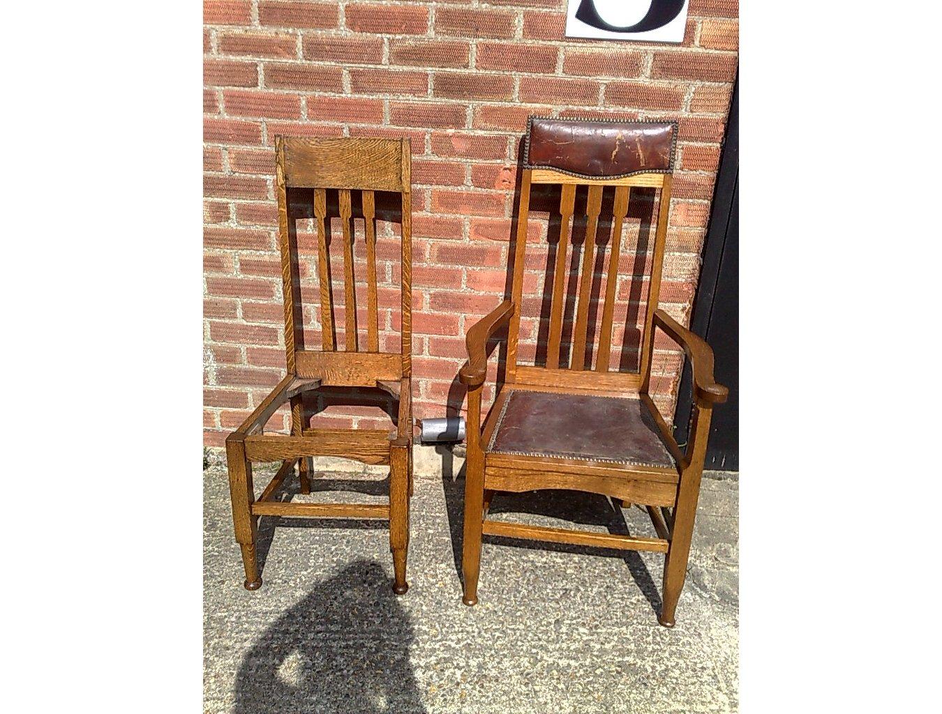 Eight Arts & Crafts Glasgow Style High Back Oak Dining Chairs with Leather Seats In Good Condition For Sale In London, GB