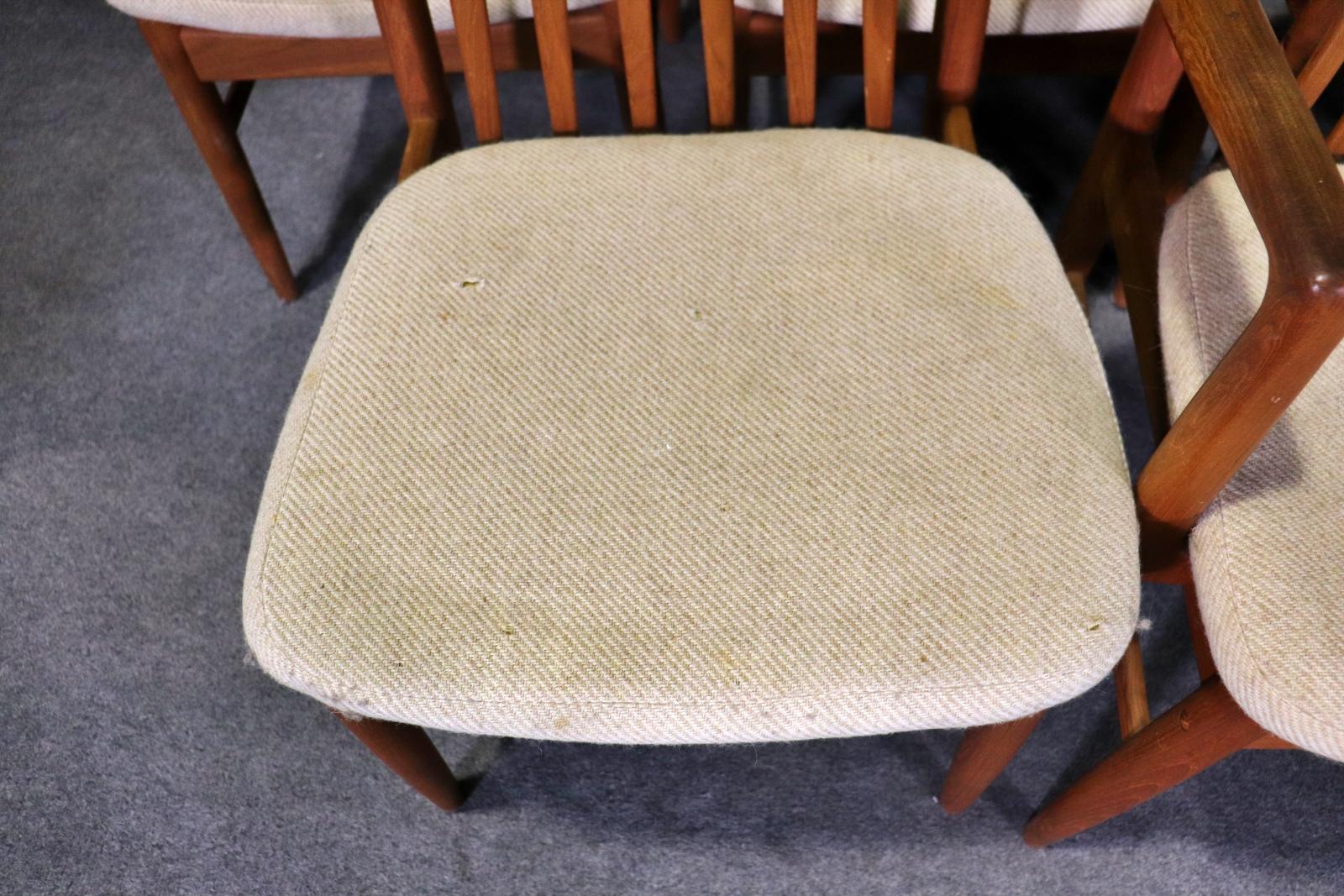 Eight Benny Linden Designed Teak Chairs In Good Condition In Brooklyn, NY