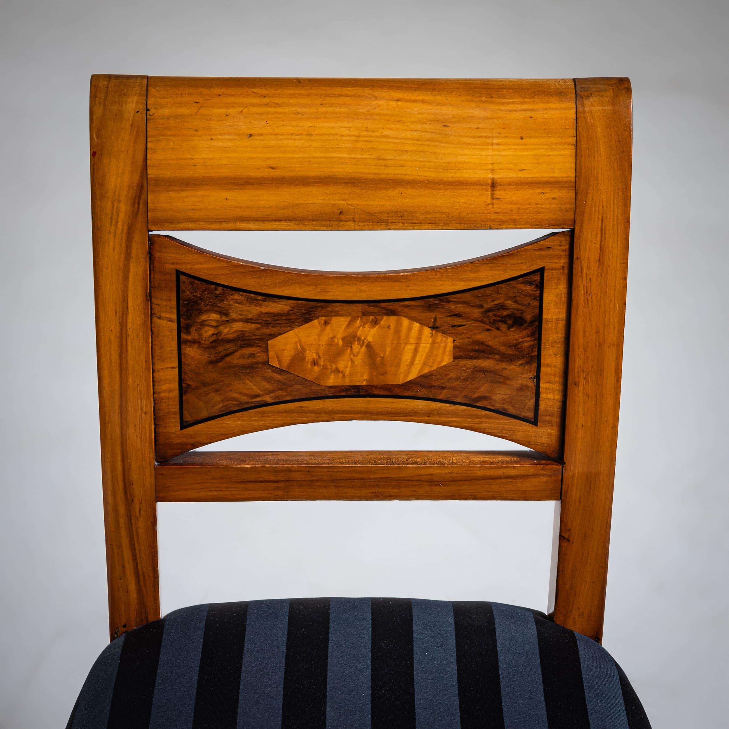 Eight Biedermeier Dining Chairs, circa 1820 For Sale 4