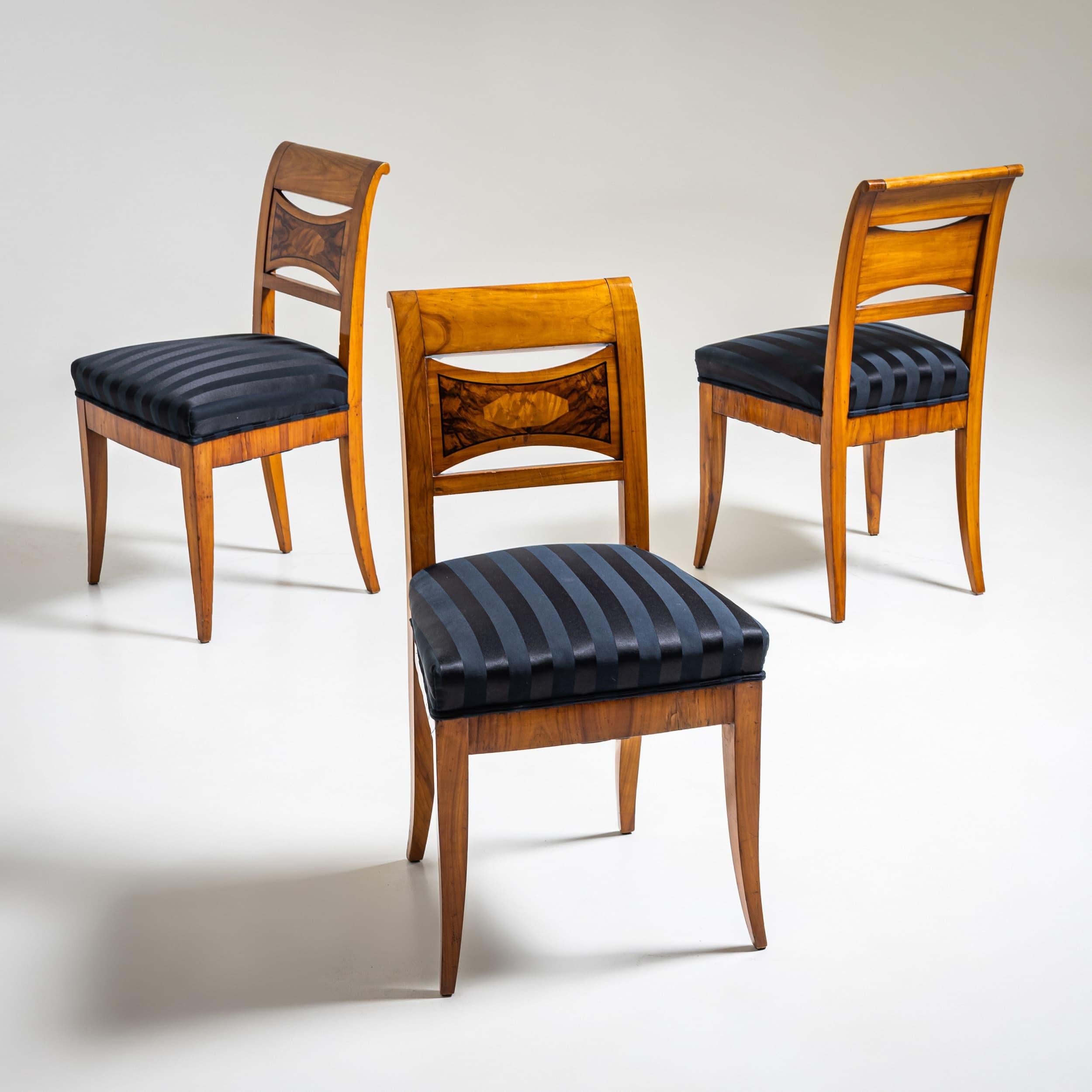 Eight Biedermeier Dining Chairs, circa 1820 In Good Condition For Sale In Greding, DE
