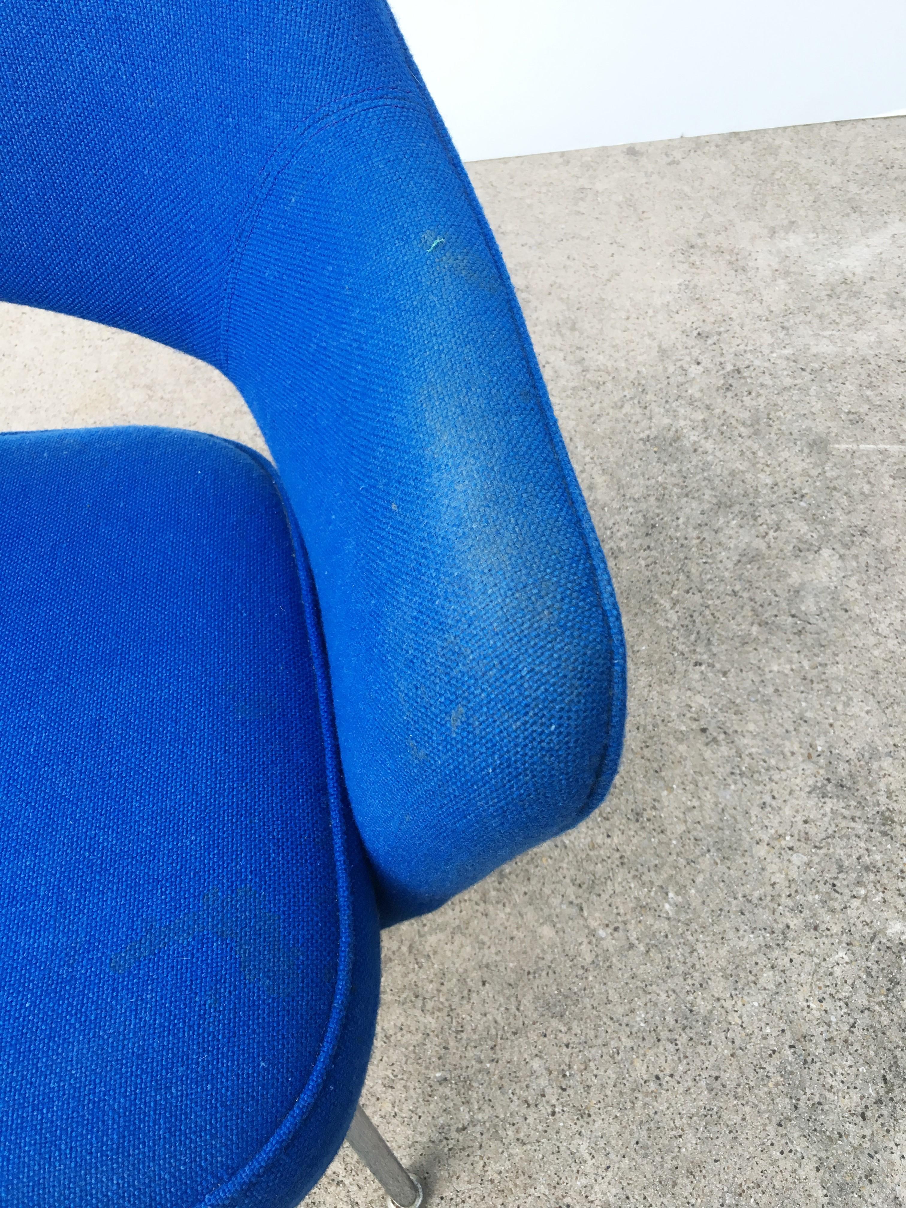 Eight Blue Eero Saarinen for Knoll Executive Chairs In Good Condition In Dallas, TX