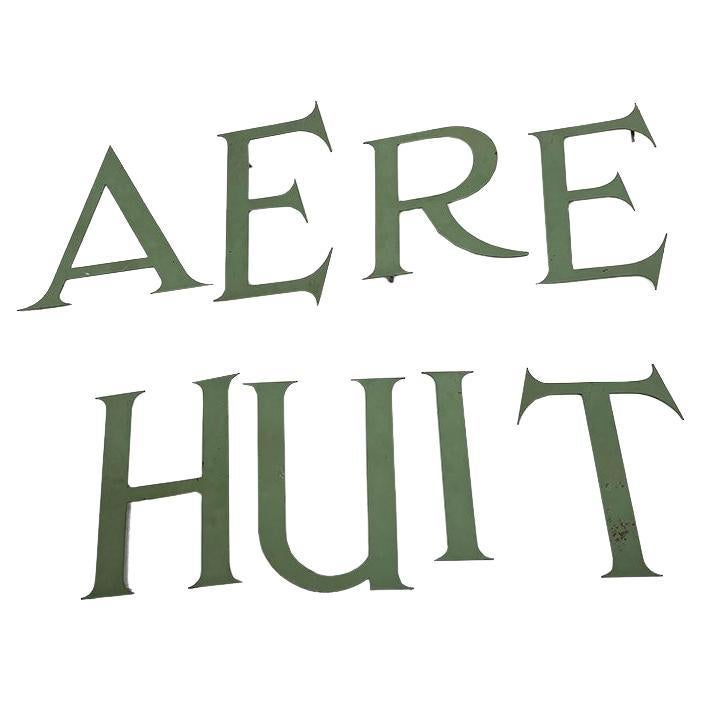 Huit lettres murales en bronze, vers 1910