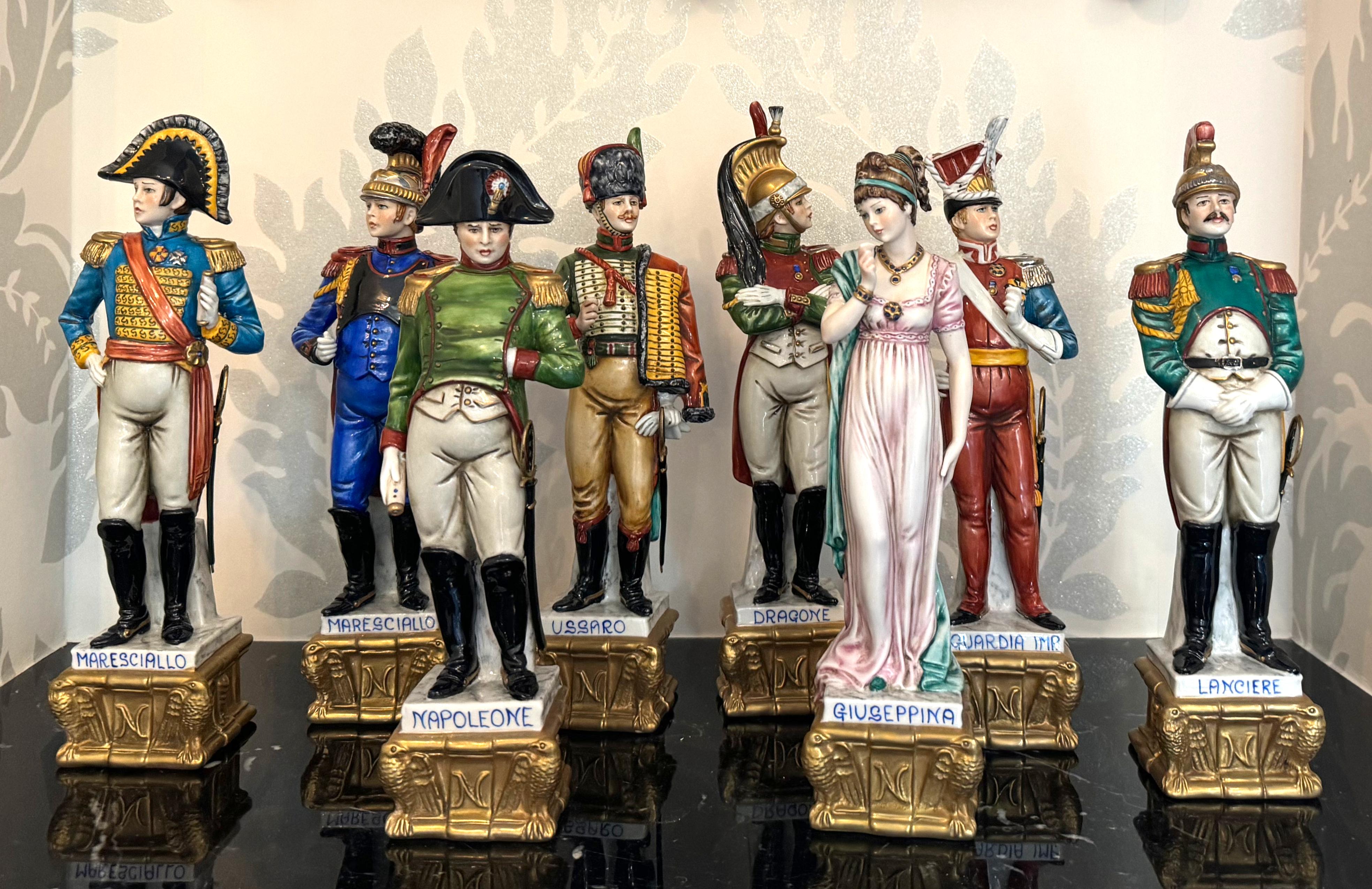 Ocho figuras de porcelana de militares de Capo Di Monte en Bueno estado para la venta en West Palm Beach, FL