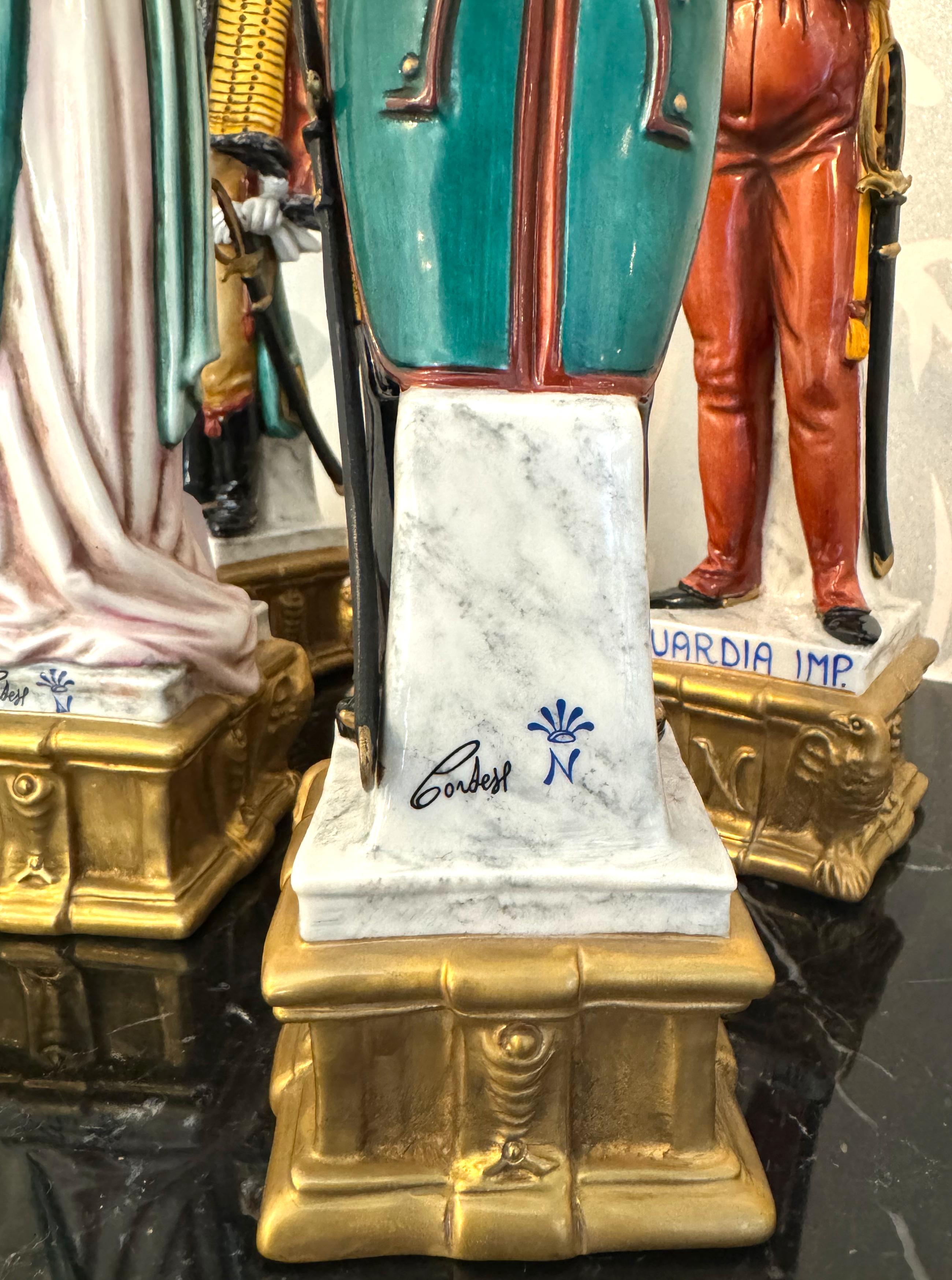 Ocho figuras de porcelana de militares de Capo Di Monte Porcelana en venta