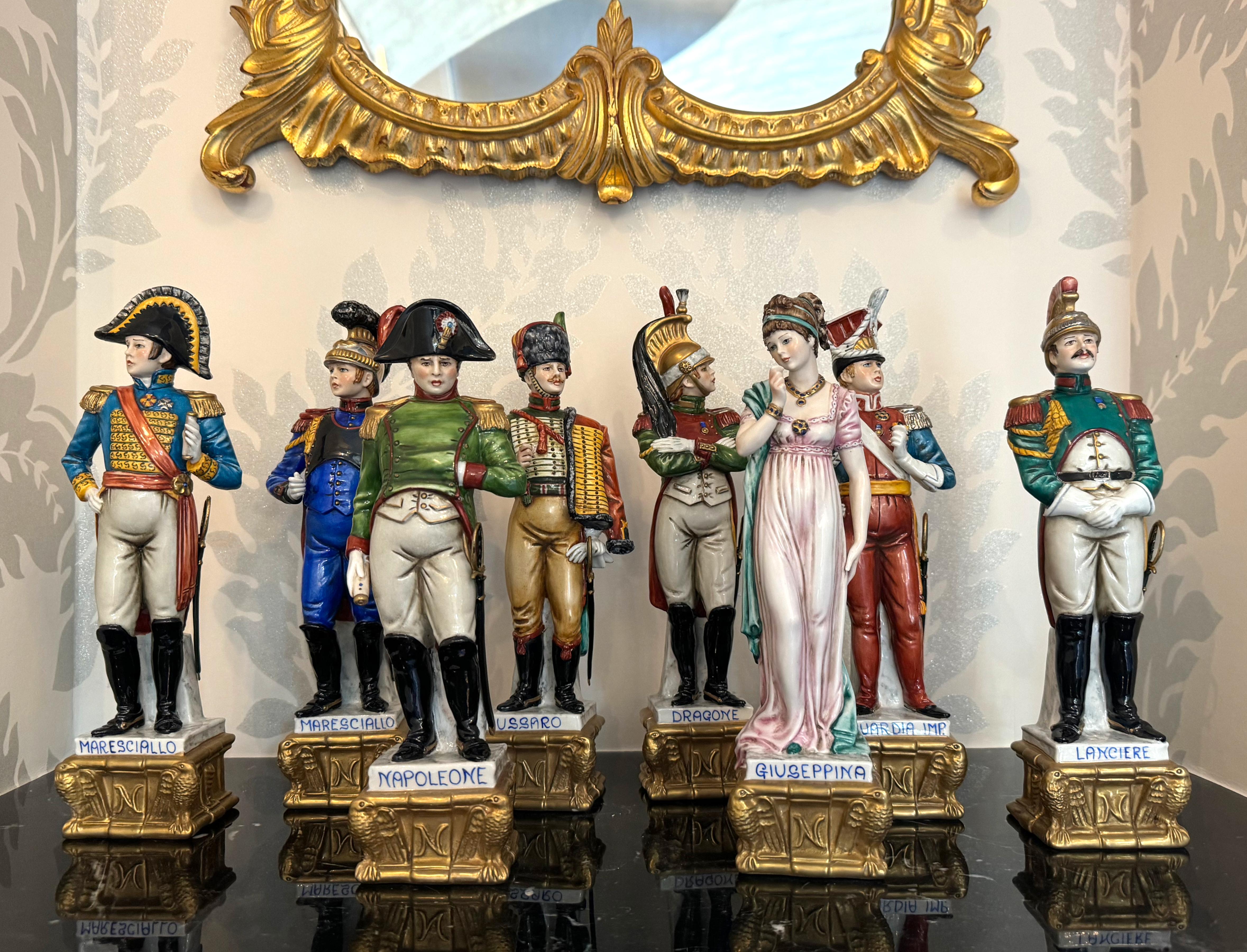 Ocho figuras de porcelana de militares de Capo Di Monte en venta 2