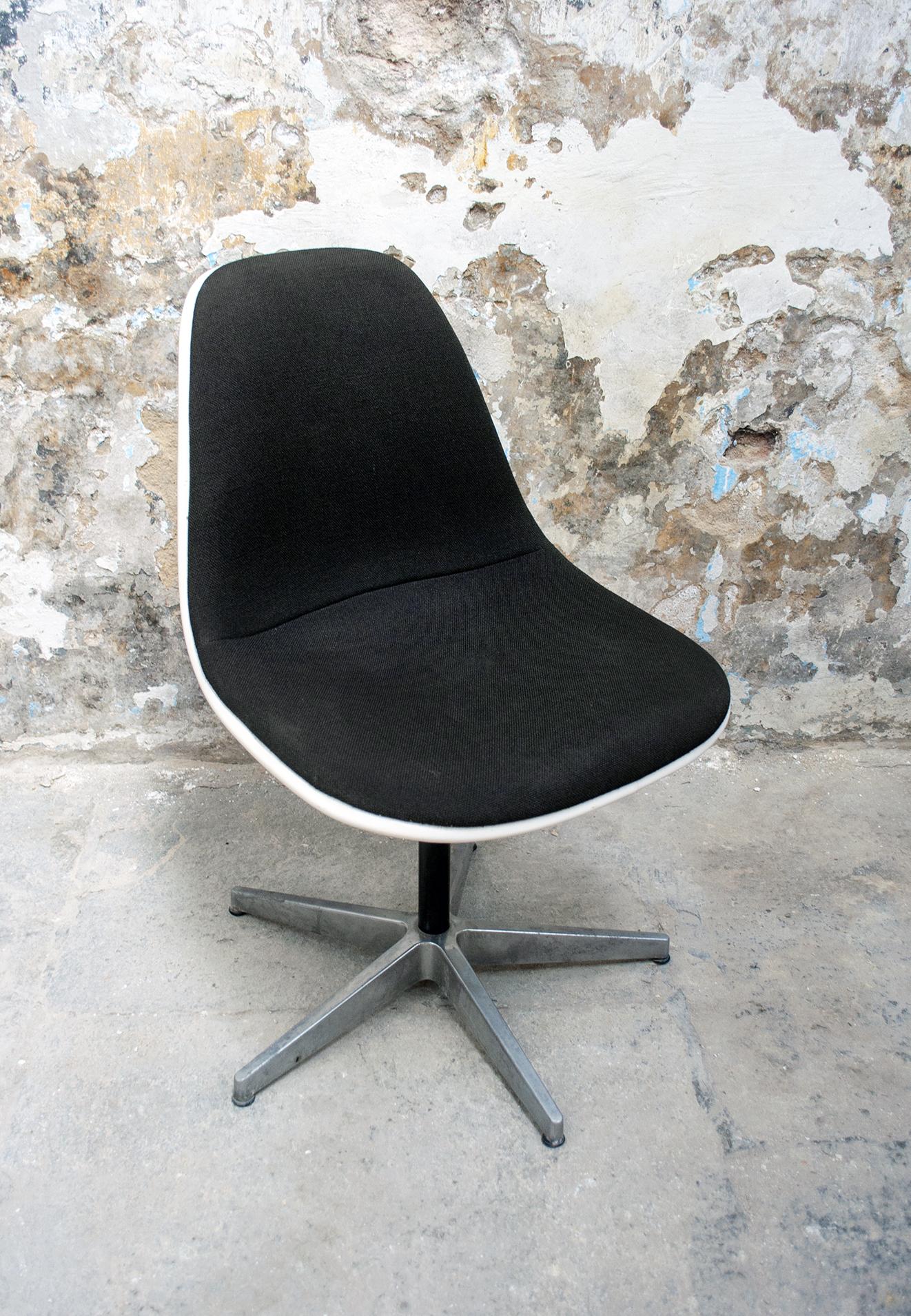 Eight Chairs by Charles & Ray Eames for Herman Miller, 1960 For Sale 3